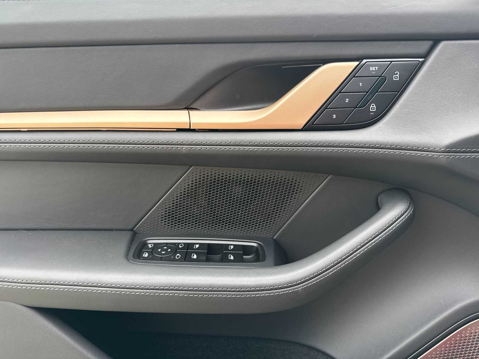 Thumbnail: 2025 Porsche Taycan - 12