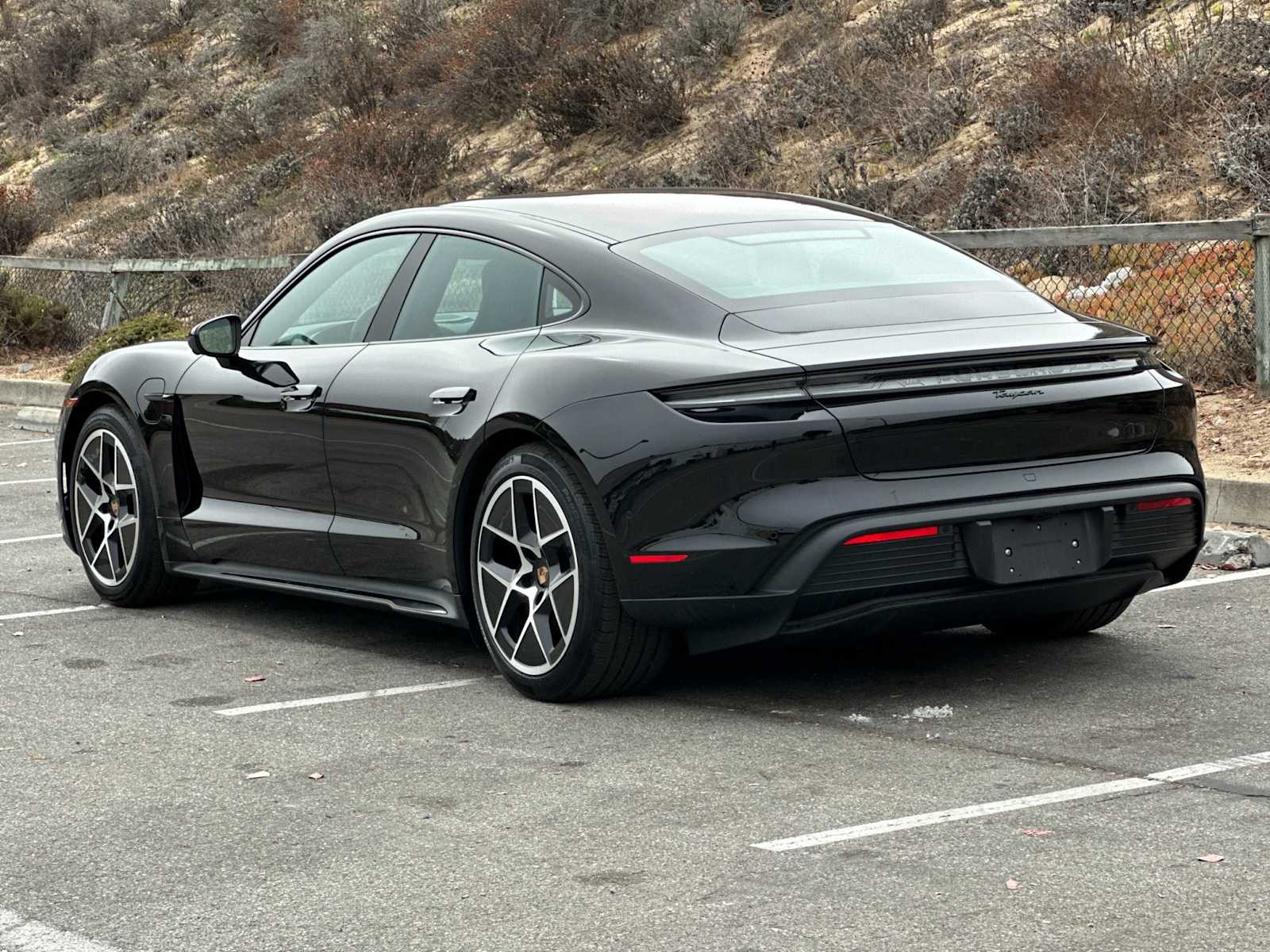 2025 Porsche Taycan photo 3