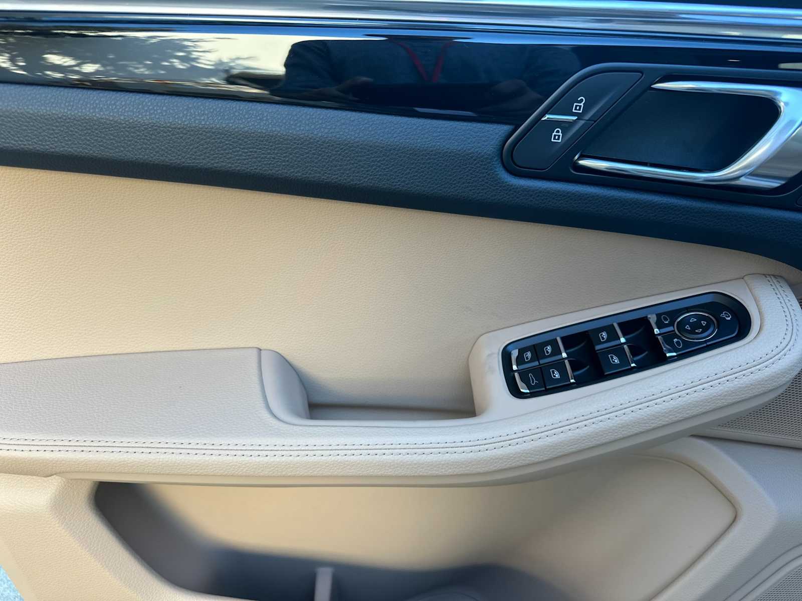 Thumbnail: 2026 Porsche Macan - 12