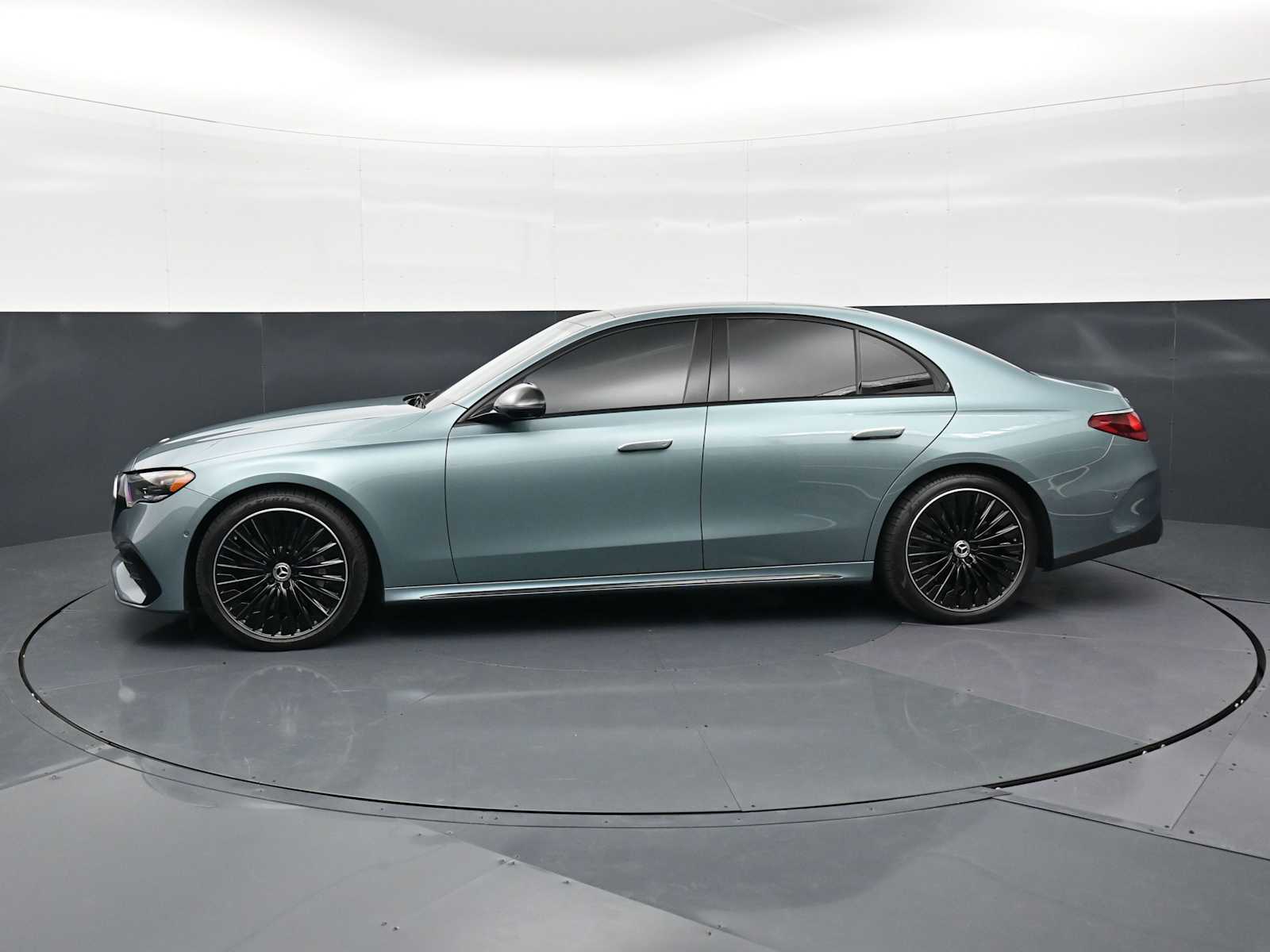 Thumbnail: 2025 Mercedes-Benz E-Class - 2