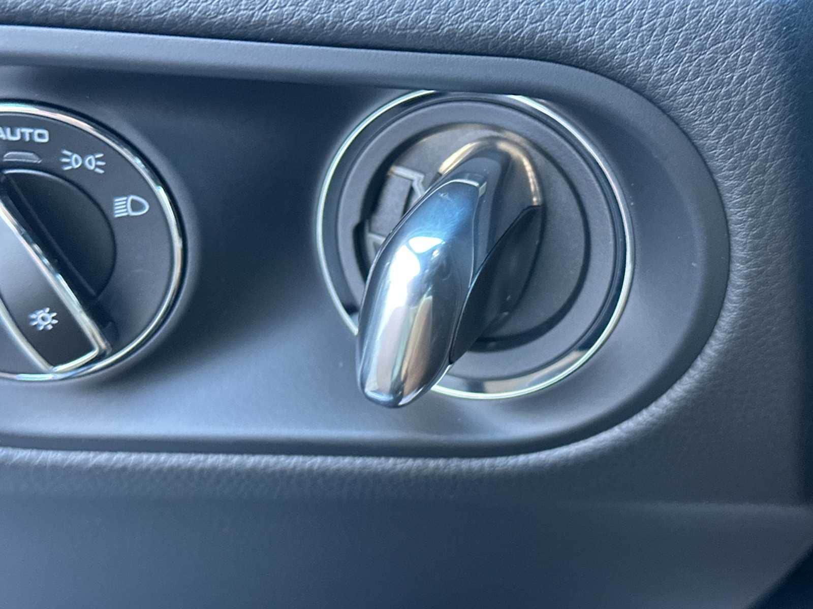 Thumbnail: 2026 Porsche Macan - 24