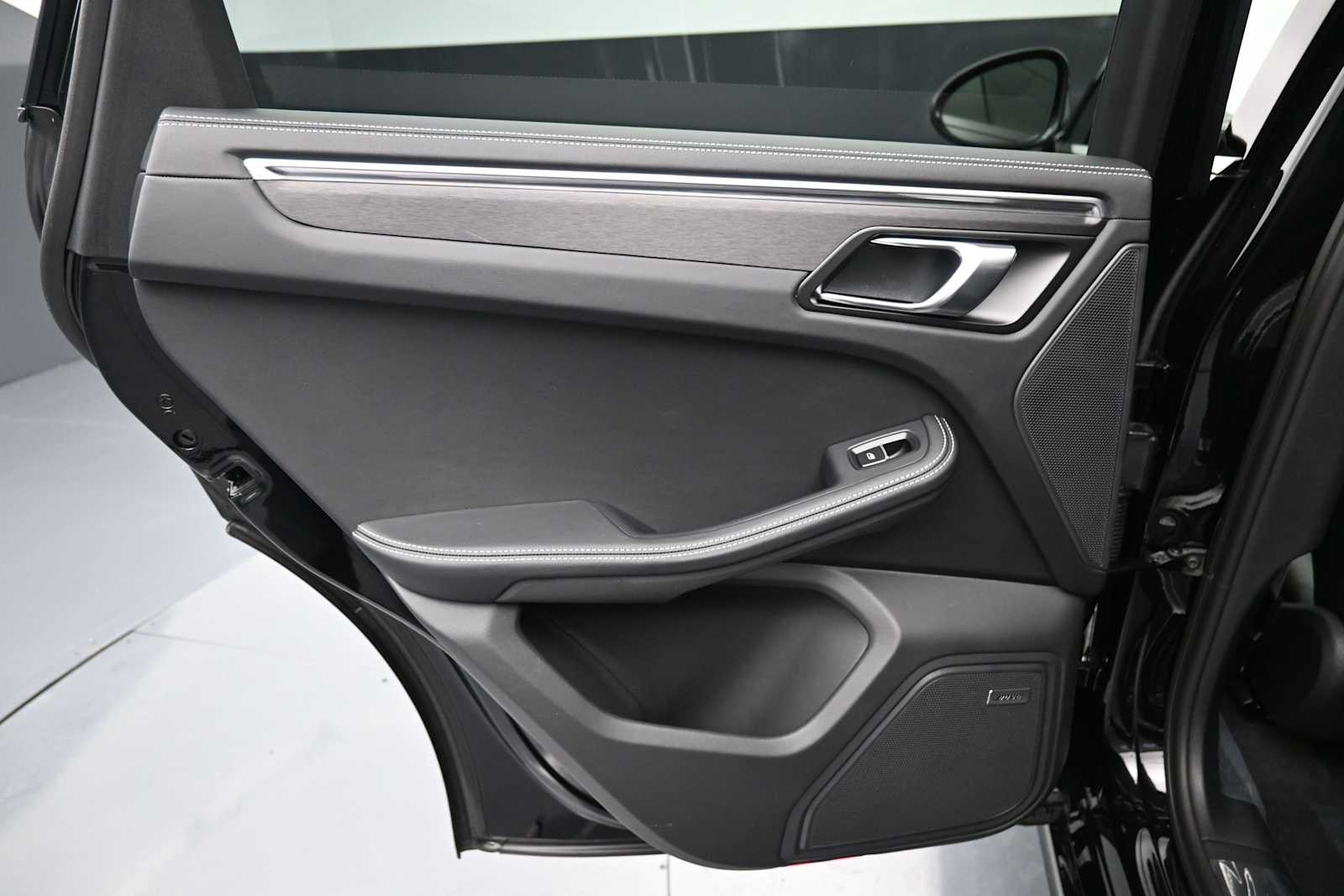 Thumbnail: 2026 Porsche Macan - 19