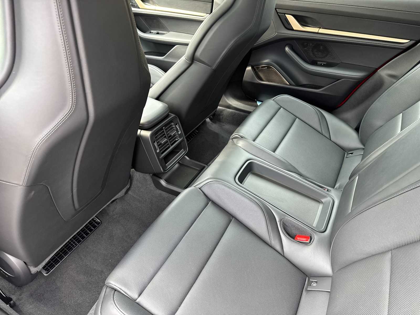 Thumbnail: 2025 Porsche Taycan - 14