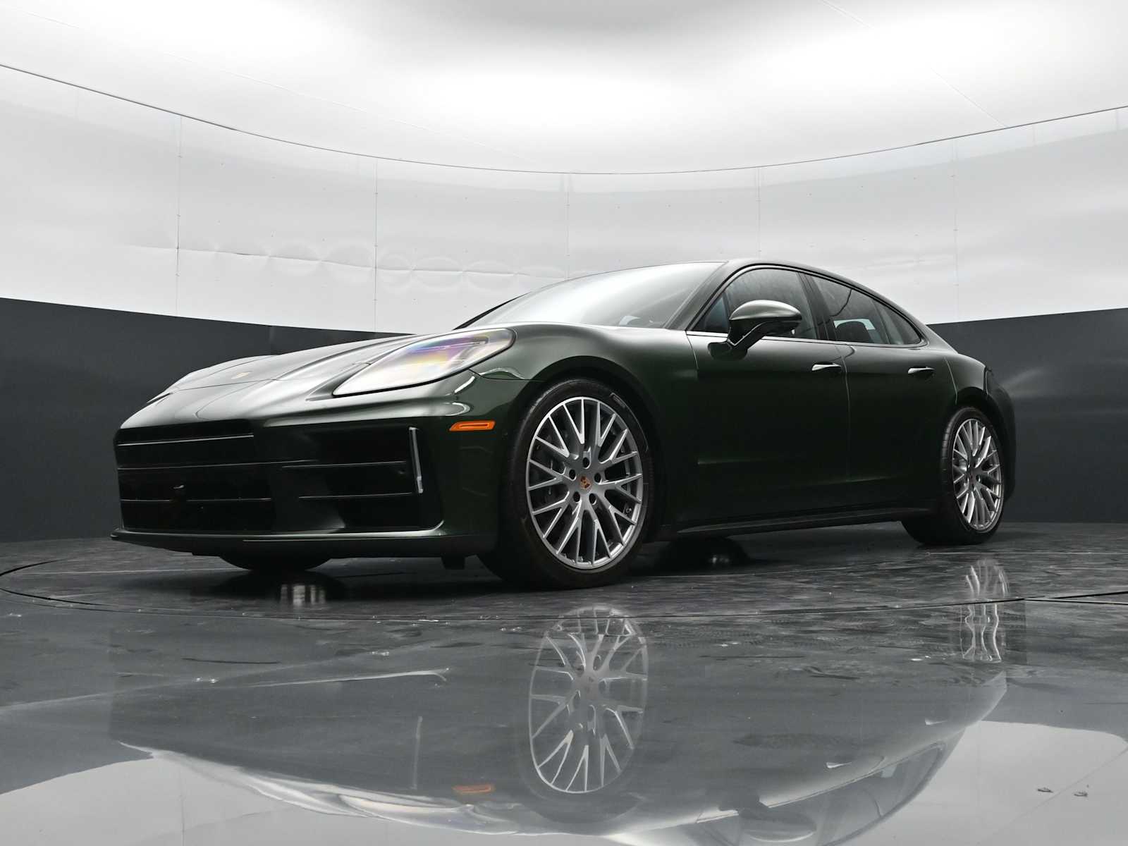 Thumbnail: 2026 Porsche Panamera - 36