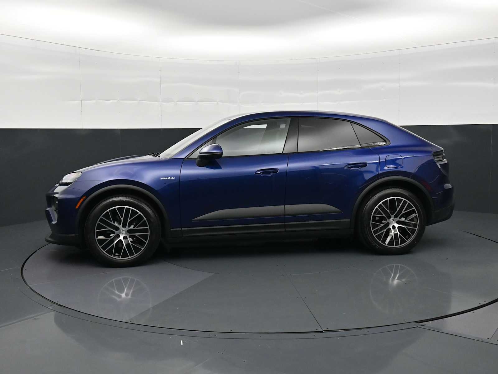 Thumbnail: 2026 Porsche Macan - 2