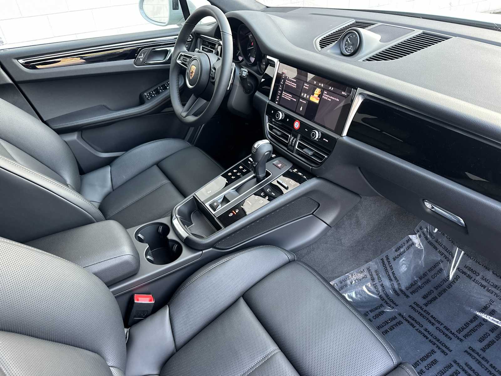 Thumbnail: 2026 Porsche Macan - 17