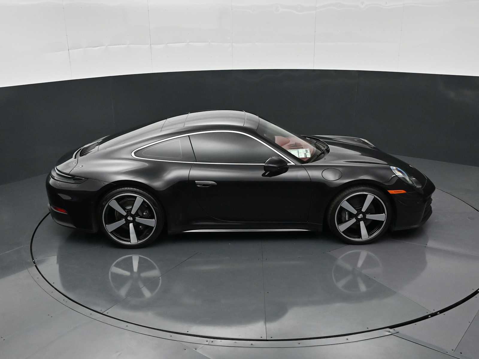 2025 Porsche 911 - Photo 32