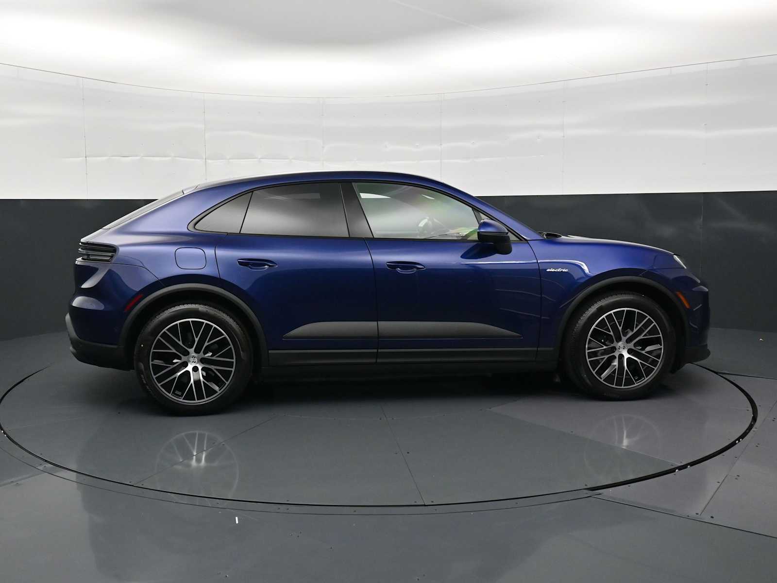 Thumbnail: 2026 Porsche Macan - 26