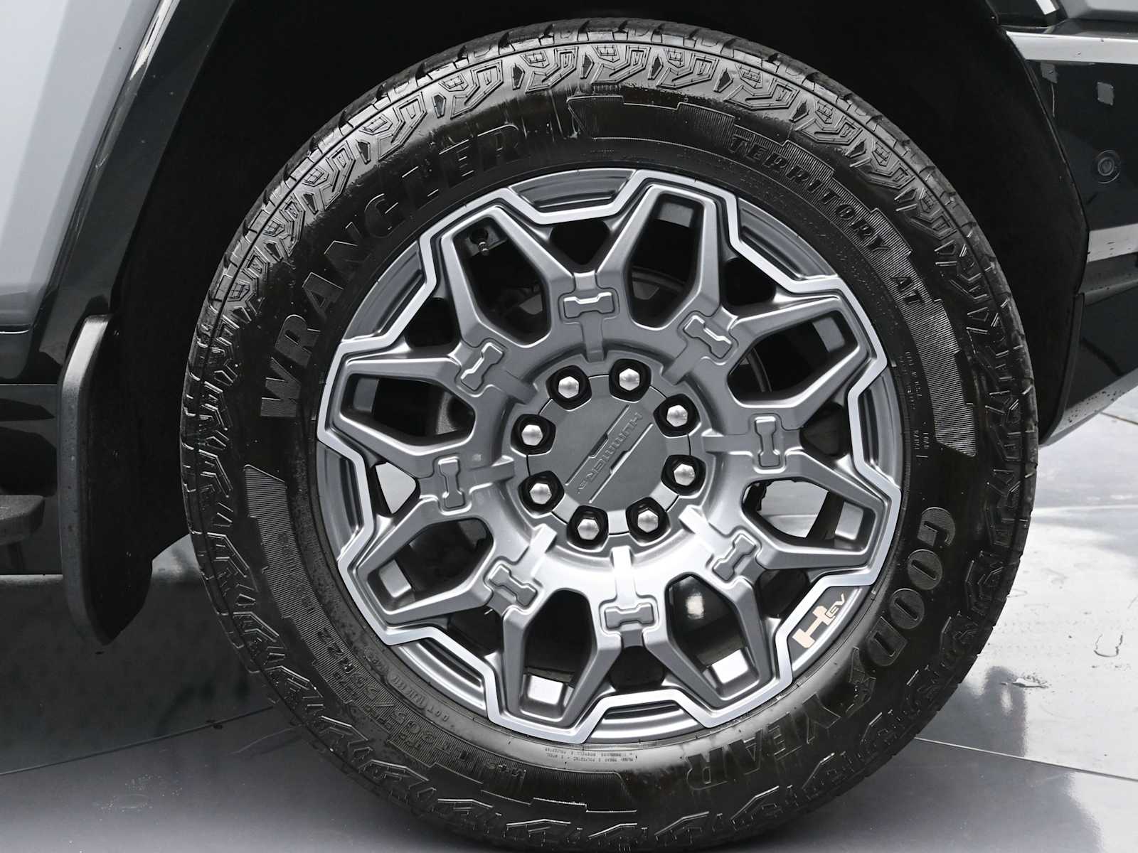 Thumbnail: 2024 GMC Hummer EV - 24