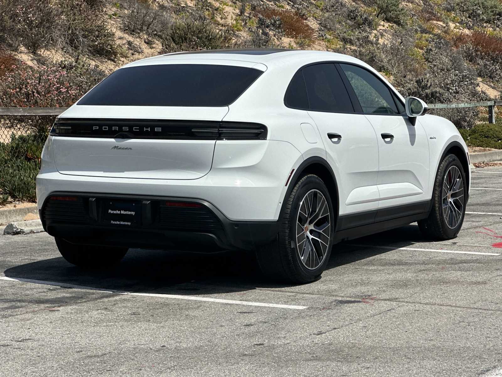 Thumbnail: 2025 Porsche Macan - 7