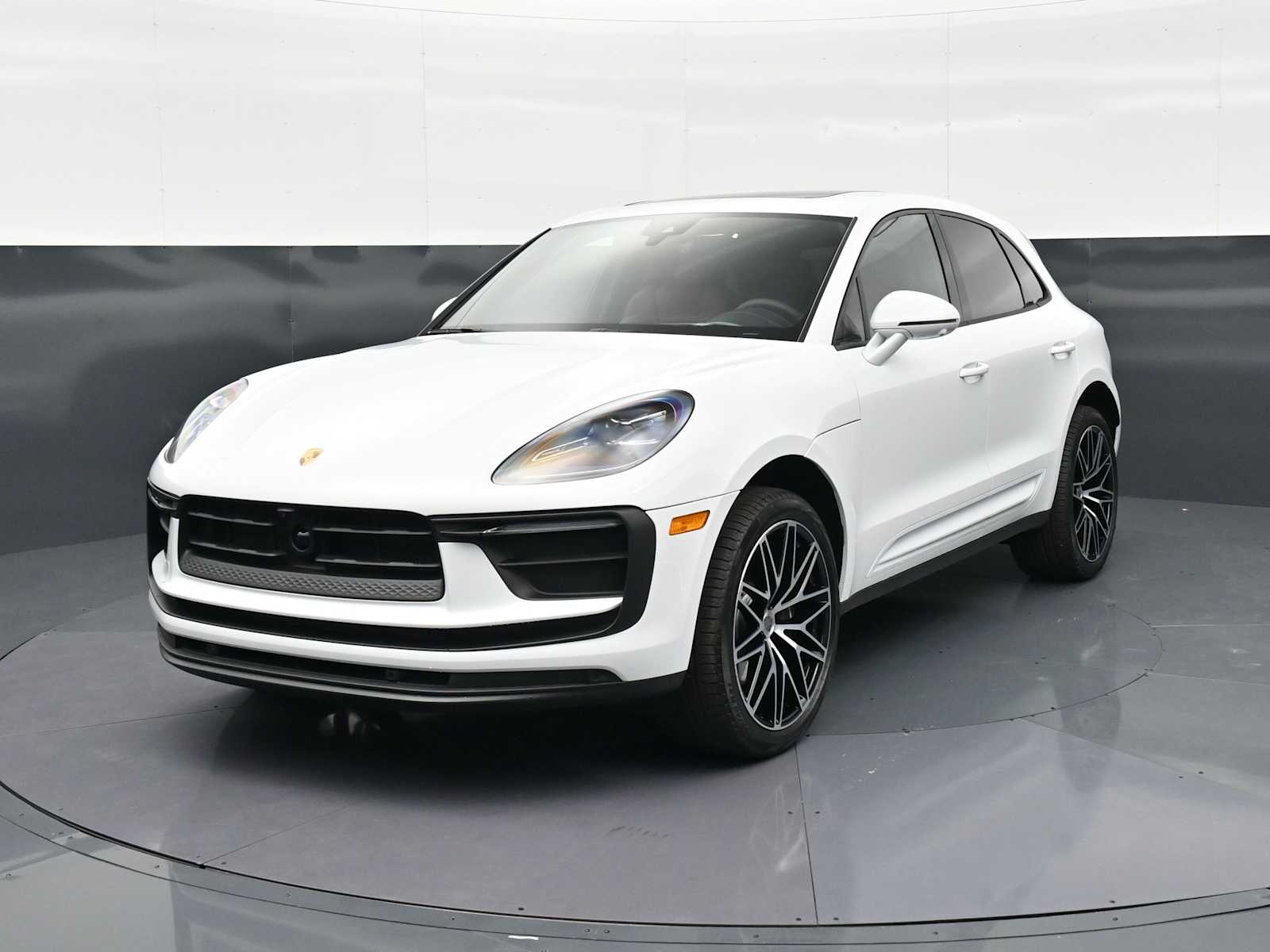 Thumbnail: 2026 Porsche Macan - 1