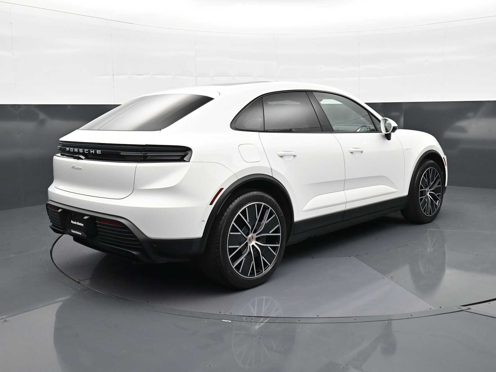 Thumbnail: 2025 Porsche Macan - 25