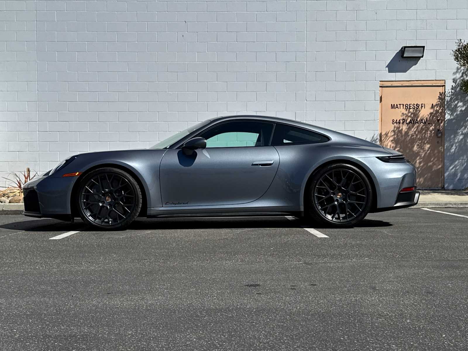 2025 Porsche 911 4 GTS photo 2