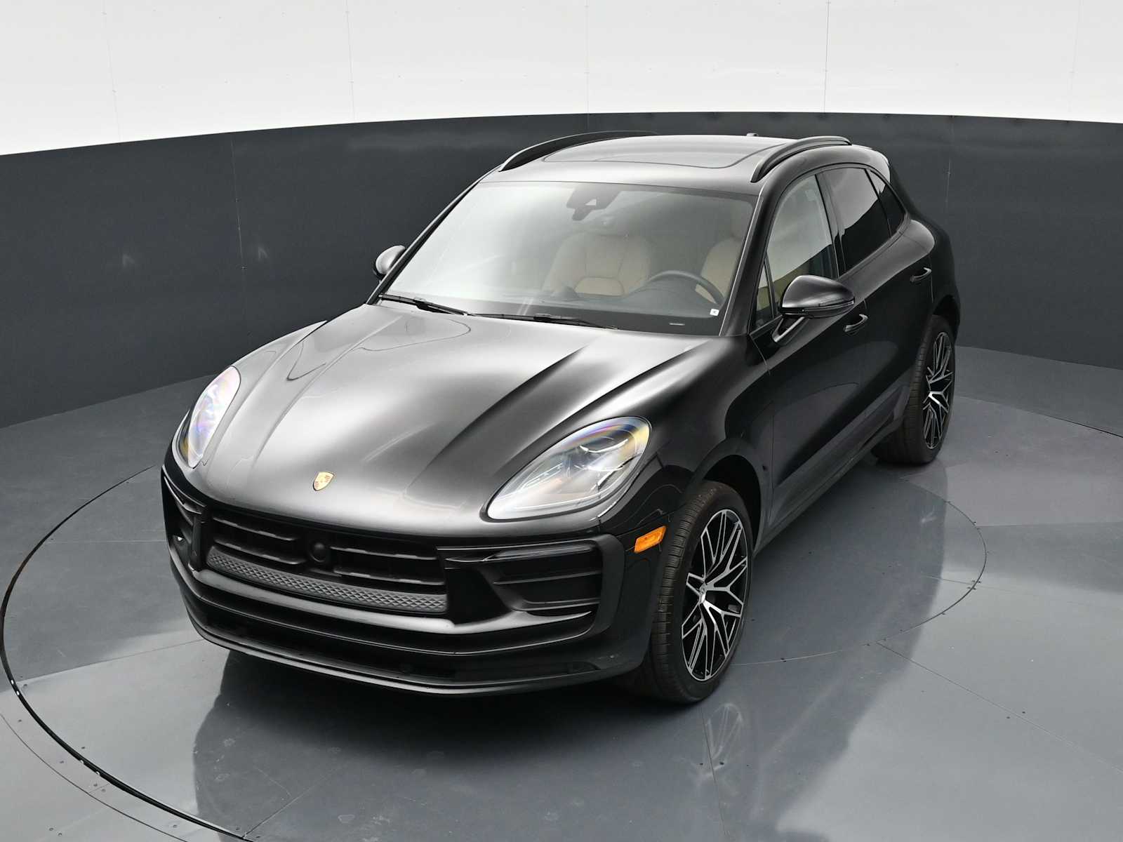 Thumbnail: 2025 Porsche Macan - 32
