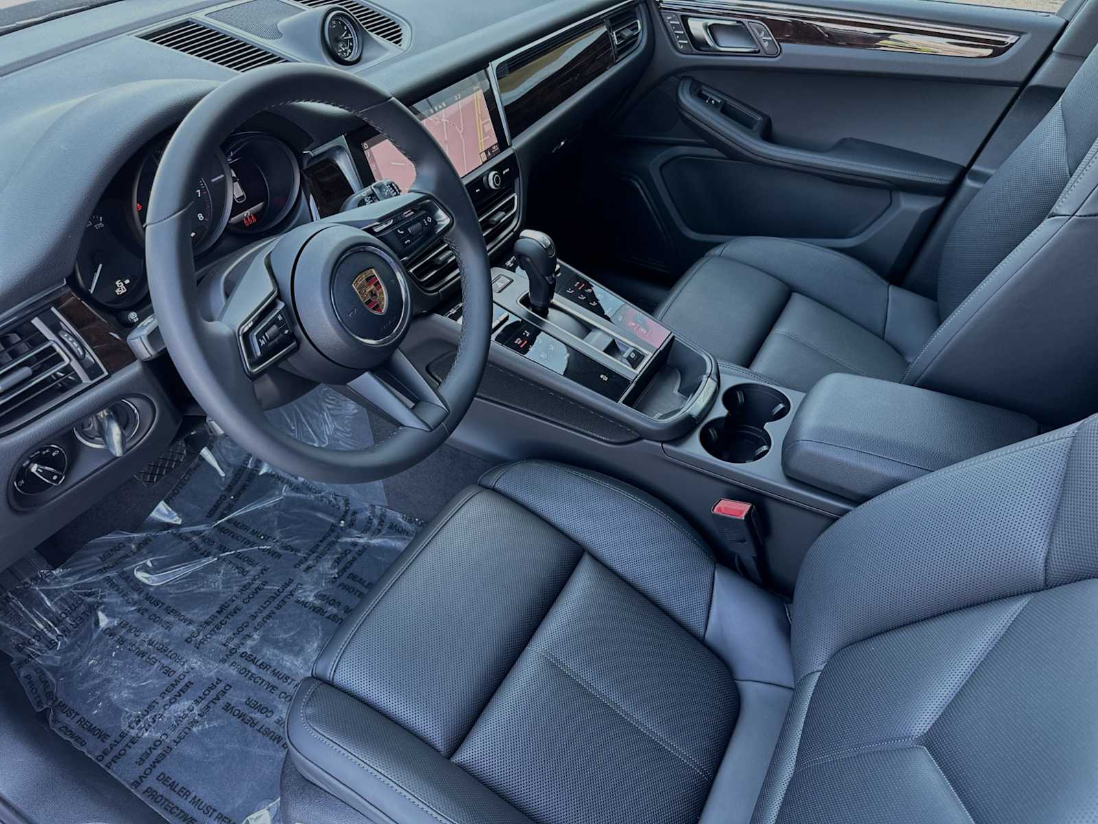 2024 Porsche Macan T photo 4