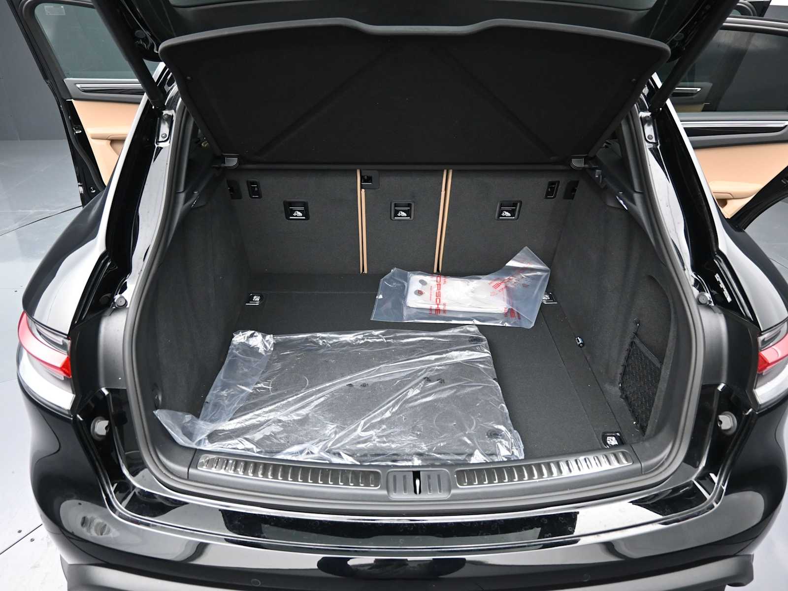 Thumbnail: 2025 Porsche Macan - 19