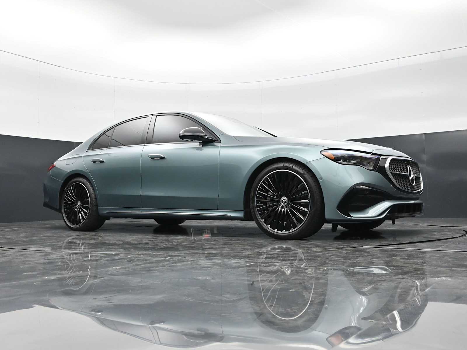 Thumbnail: 2025 Mercedes-Benz E-Class - 47