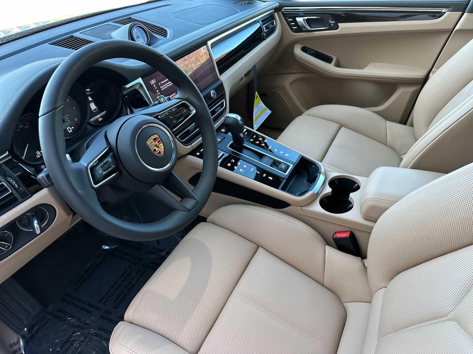 Thumbnail: 2026 Porsche Macan - 4