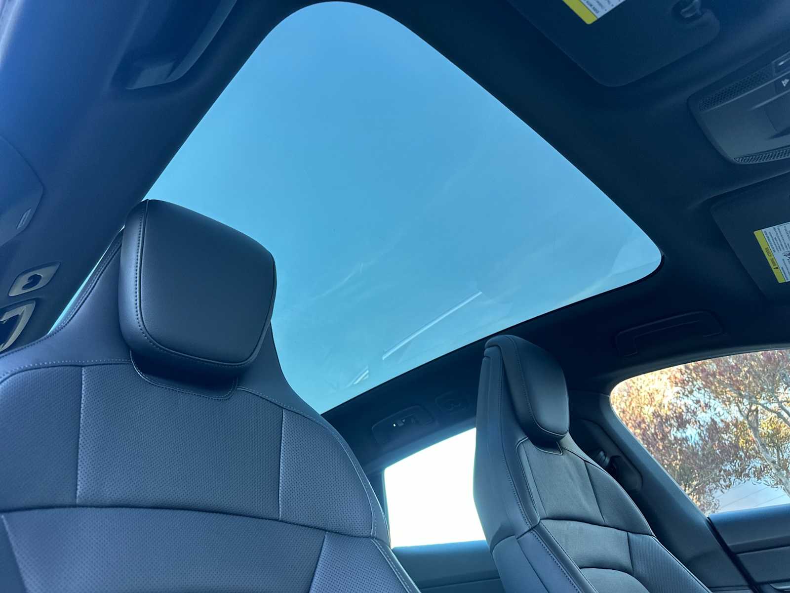 Thumbnail: 2025 Porsche Taycan - 17