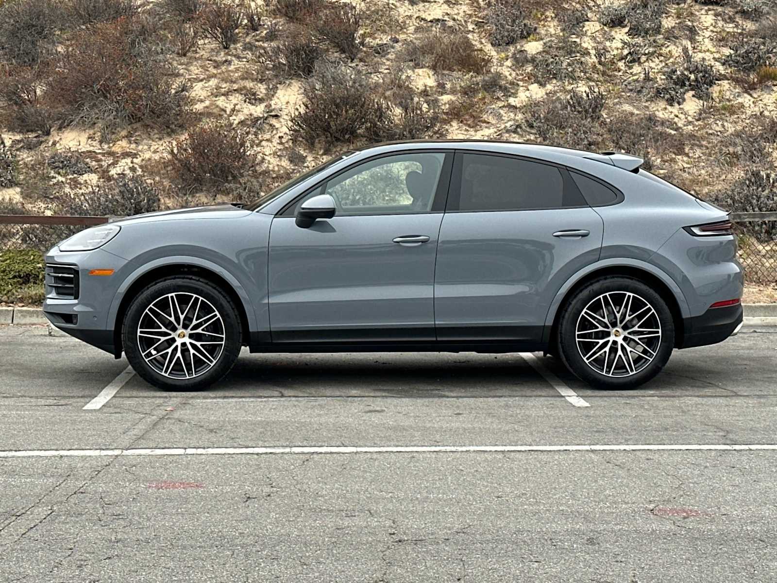 2024 Porsche Cayenne Coupe photo 2