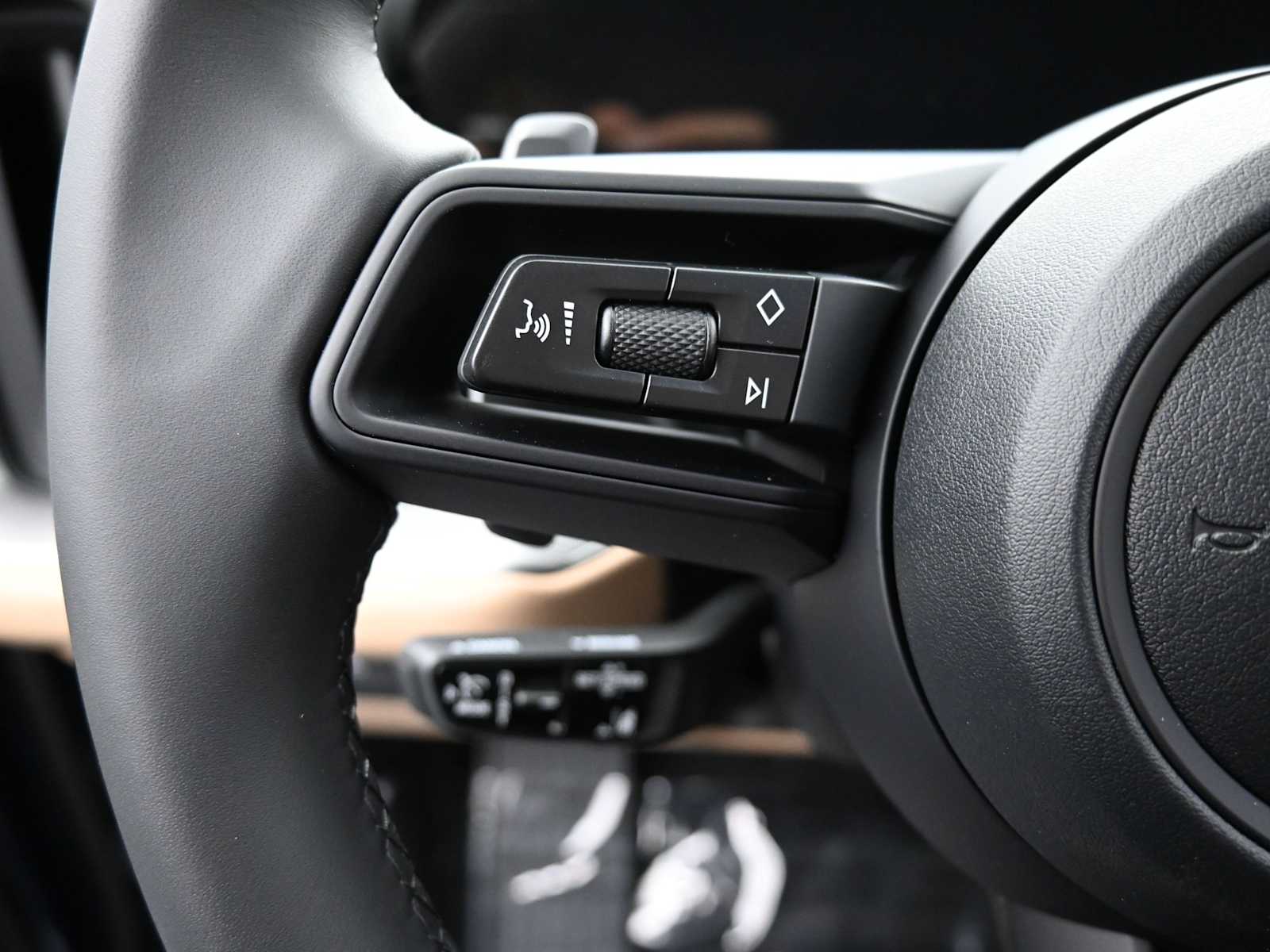 Thumbnail: 2026 Porsche Cayenne - 10