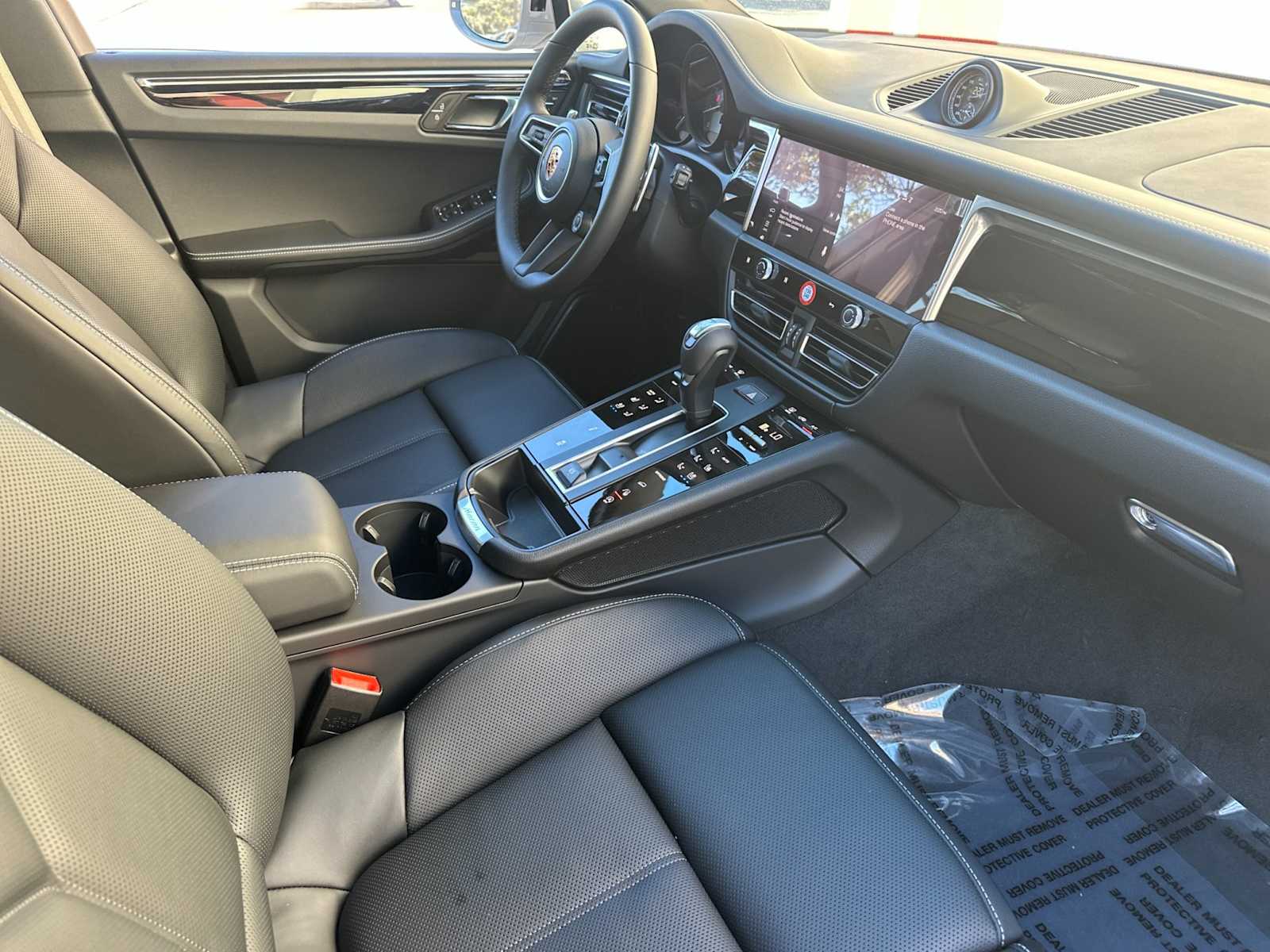 Thumbnail: 2026 Porsche Macan - 17