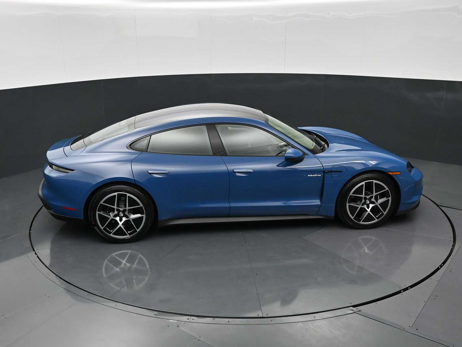Thumbnail: 2026 Porsche Taycan - 35