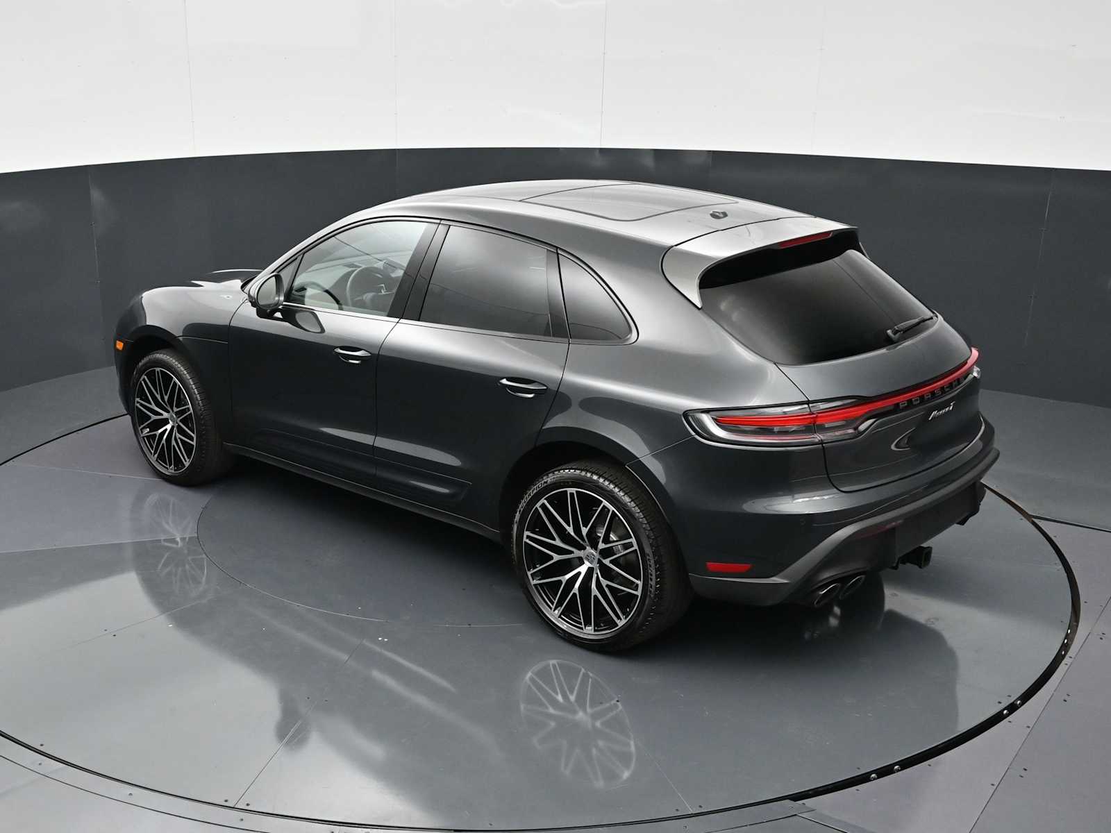 Thumbnail: 2025 Porsche Macan - 32