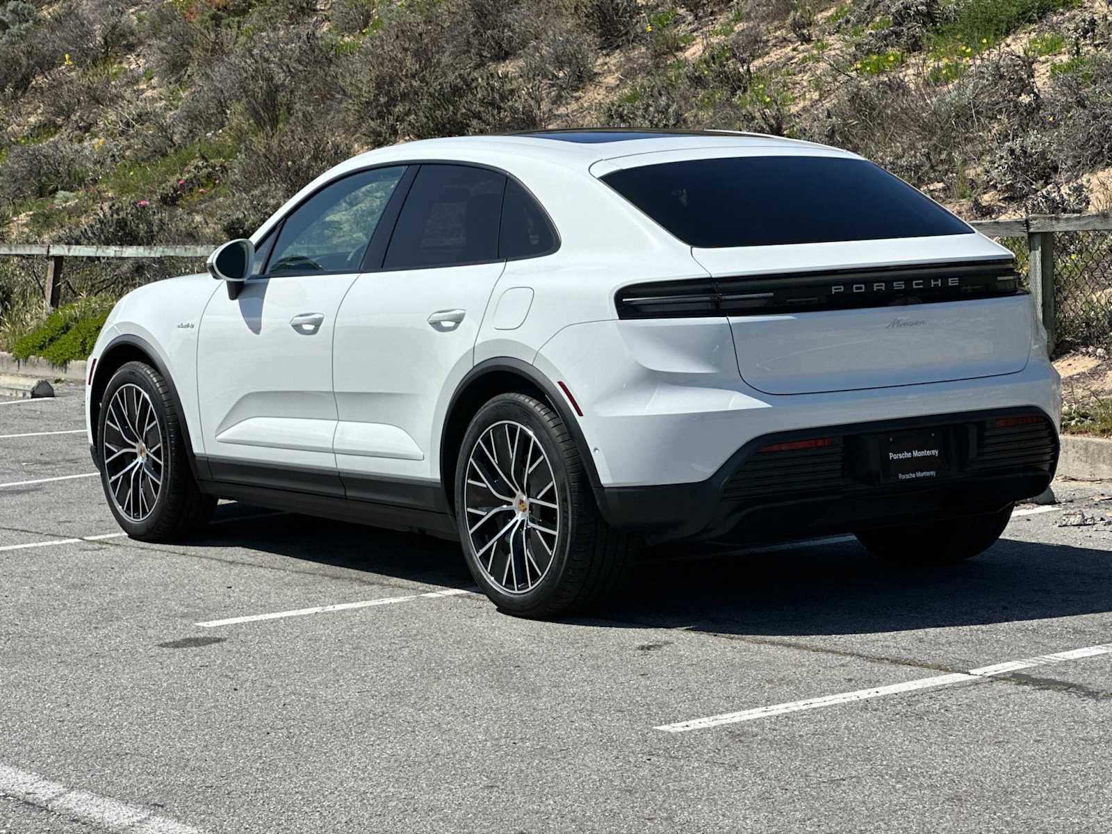 Thumbnail: 2025 Porsche Macan - 3