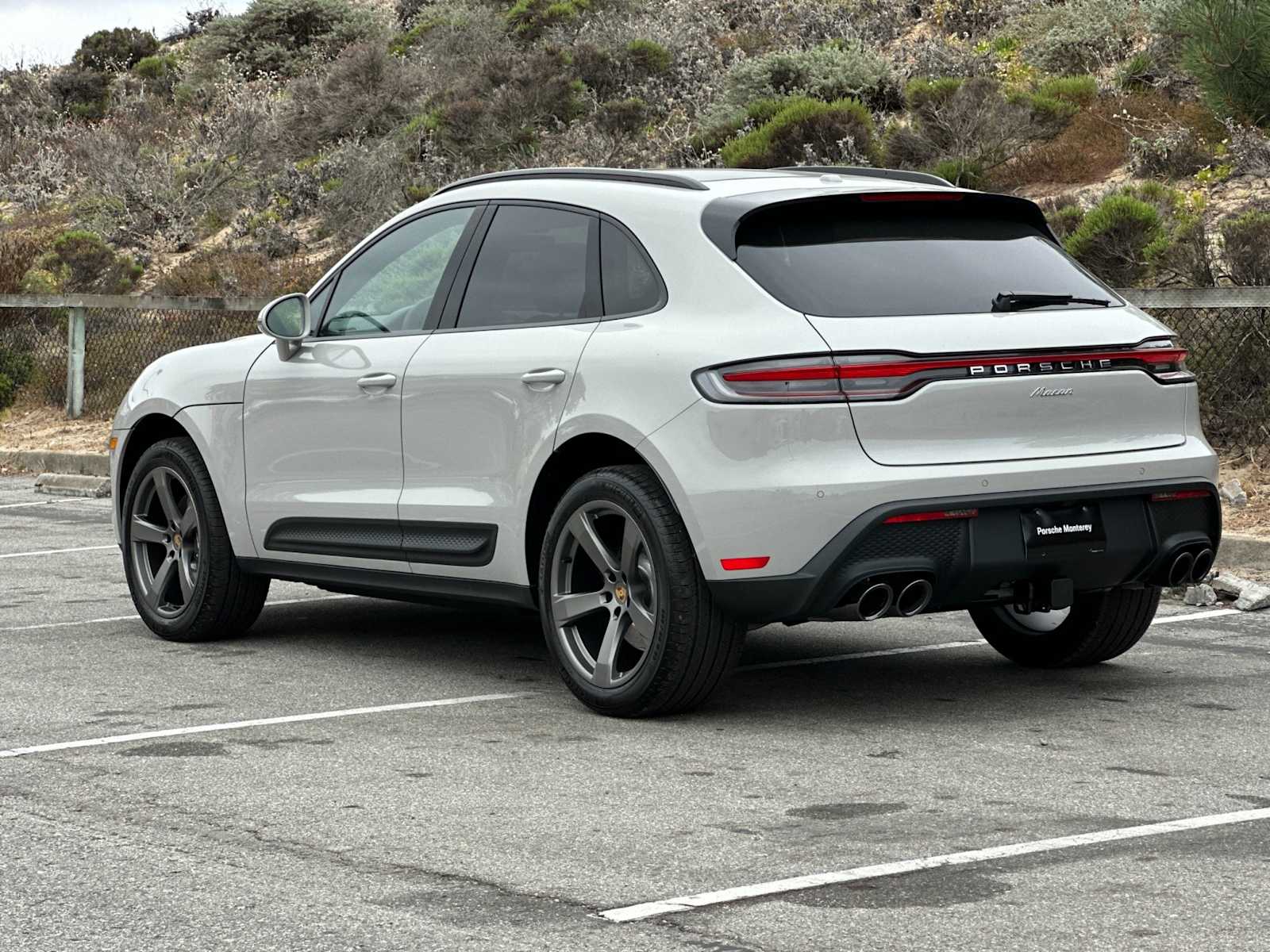 2025 Porsche Macan T photo 3