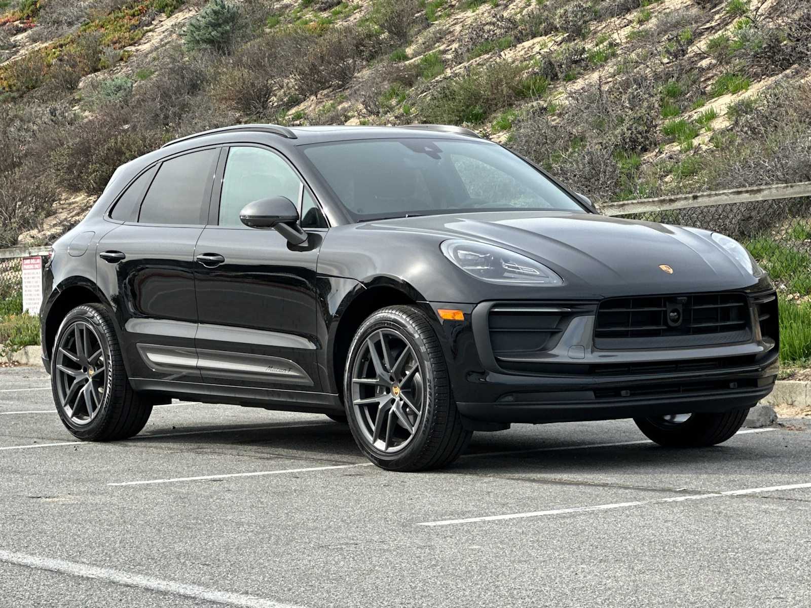 Thumbnail: 2026 Porsche Macan - 10