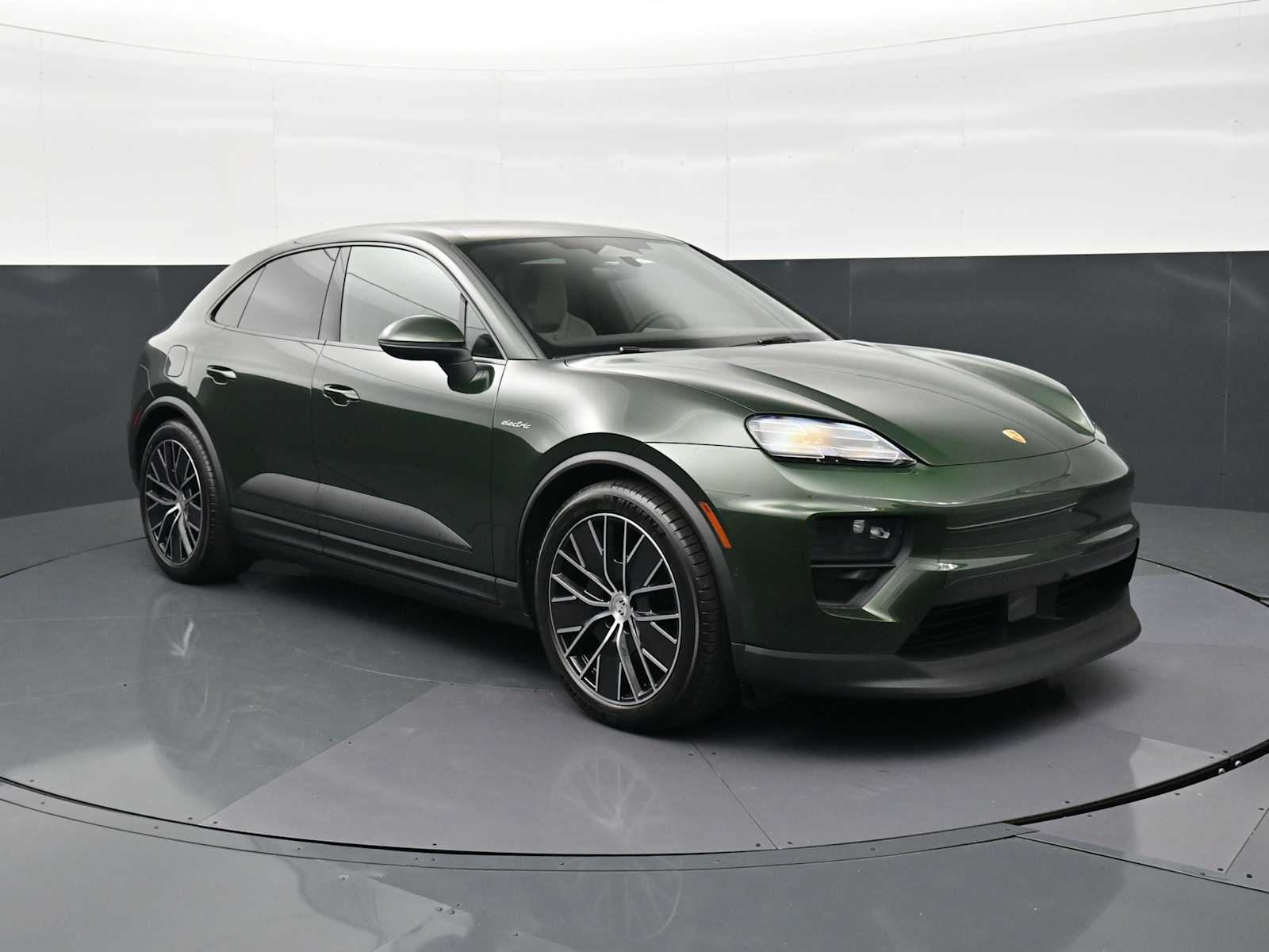 Thumbnail: 2026 Porsche Macan - 28