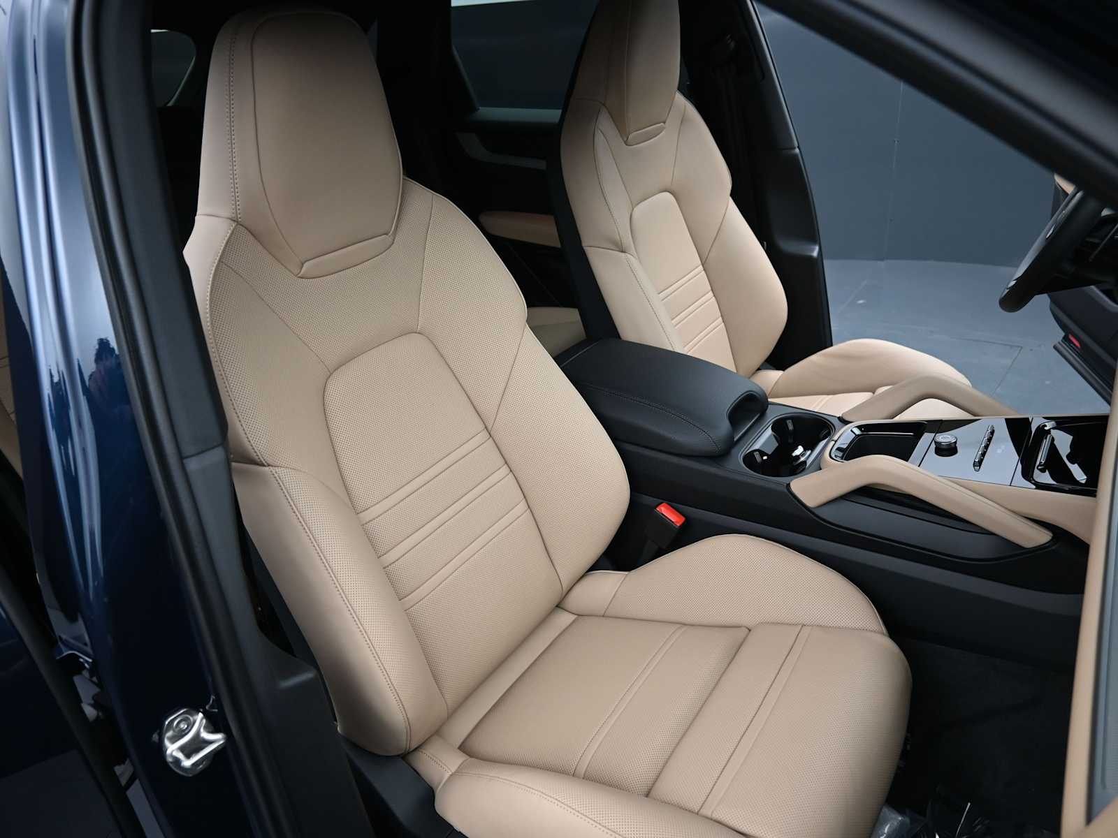 Thumbnail: 2026 Porsche Cayenne - 26