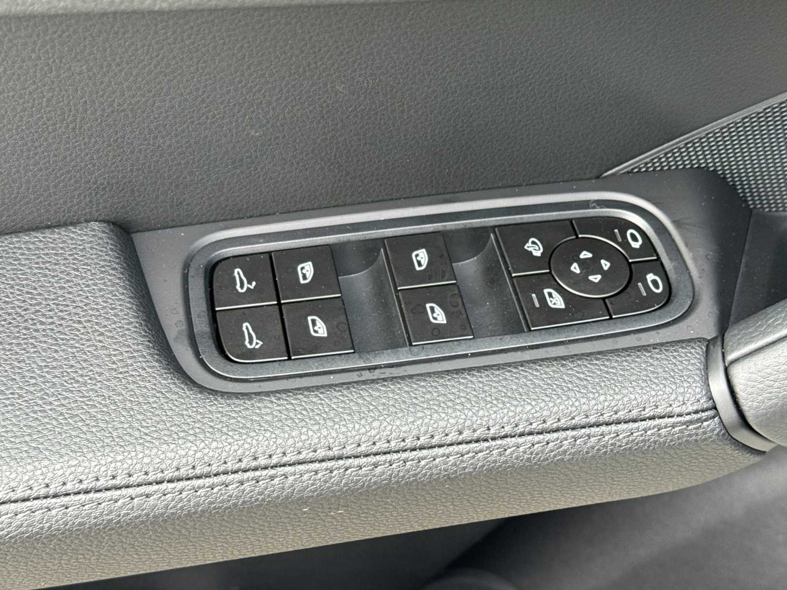 Thumbnail: 2026 Porsche Cayenne - 13