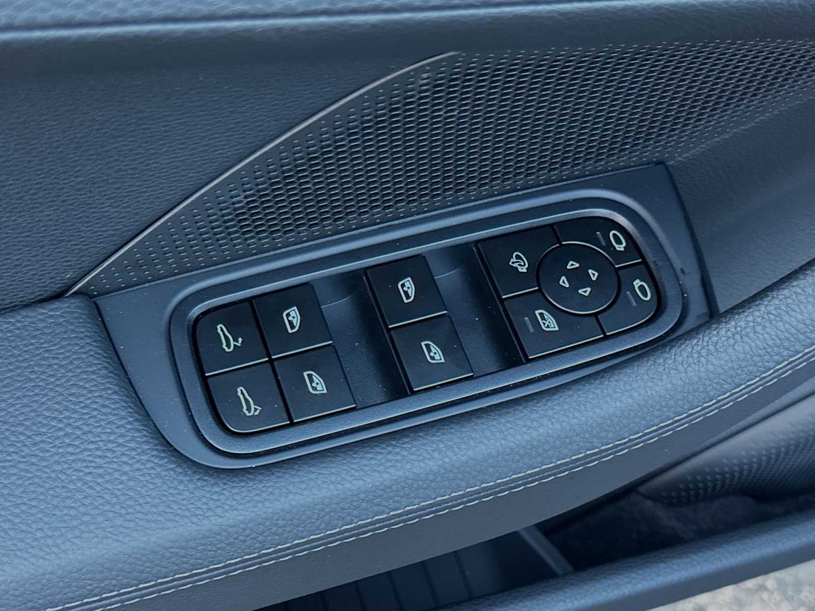 Thumbnail: 2024 Porsche Panamera - 13