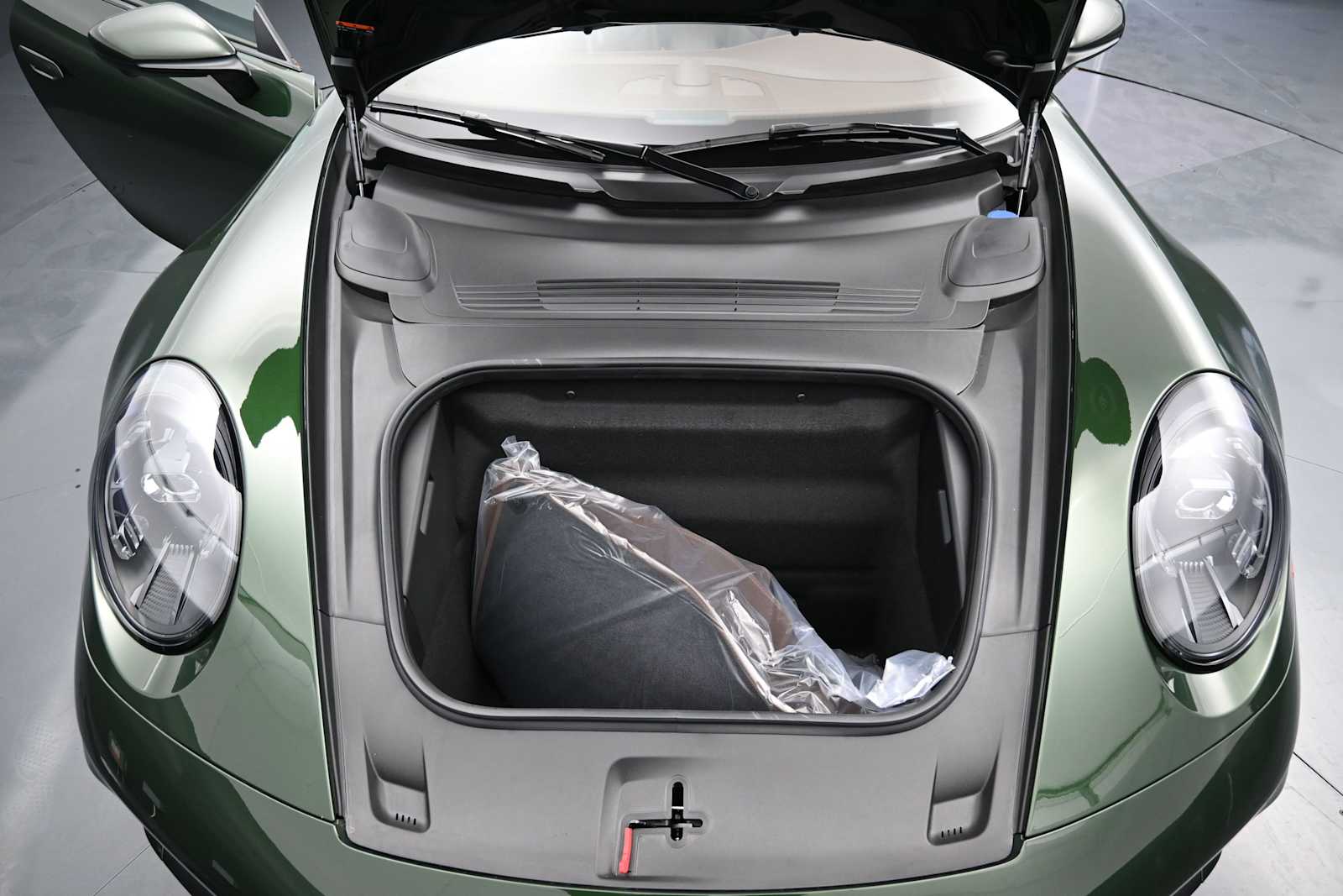 Thumbnail: 2026 Porsche 911 - 21