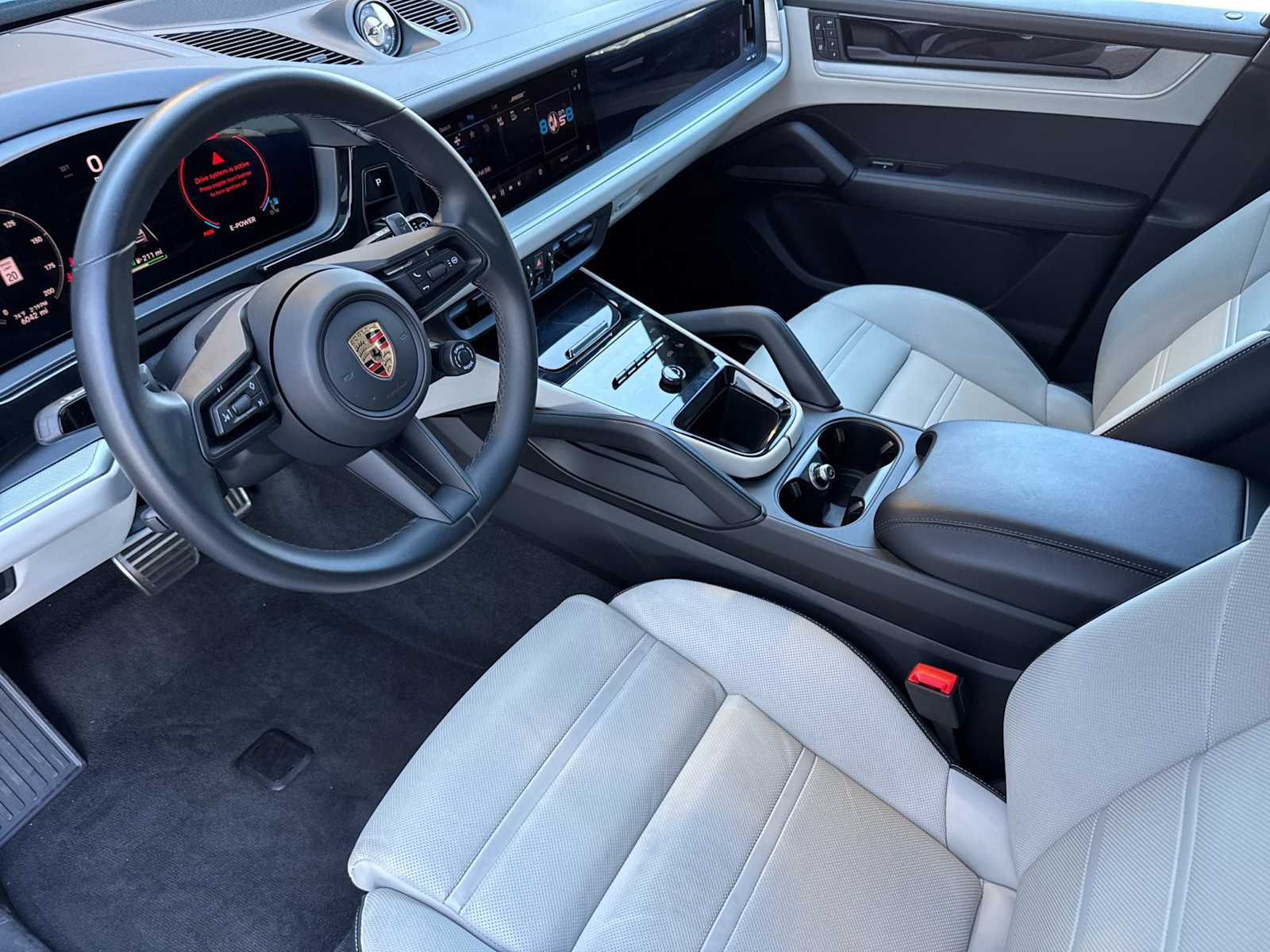 2024 Porsche Cayenne S E-Hybrid photo 4