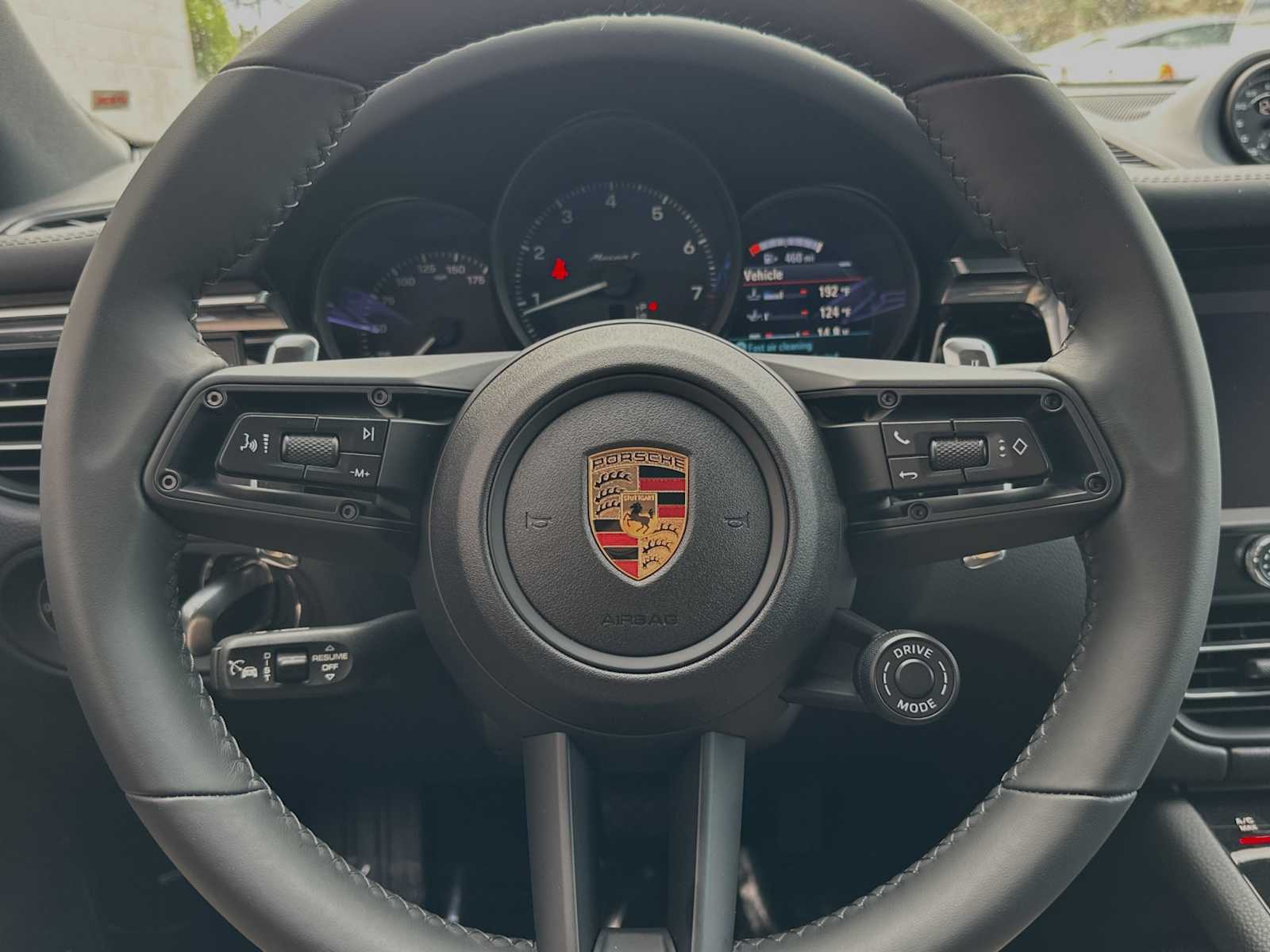 Thumbnail: 2025 Porsche Macan - 24