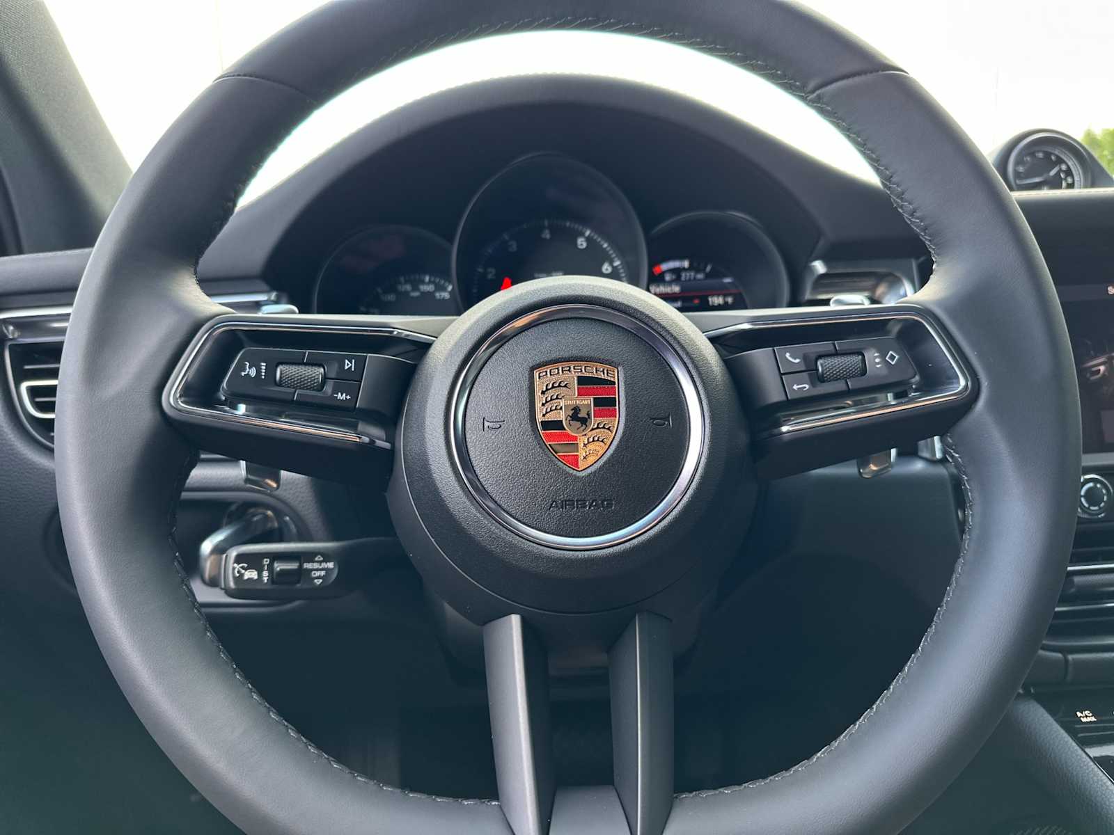 Thumbnail: 2025 Porsche Macan - 24