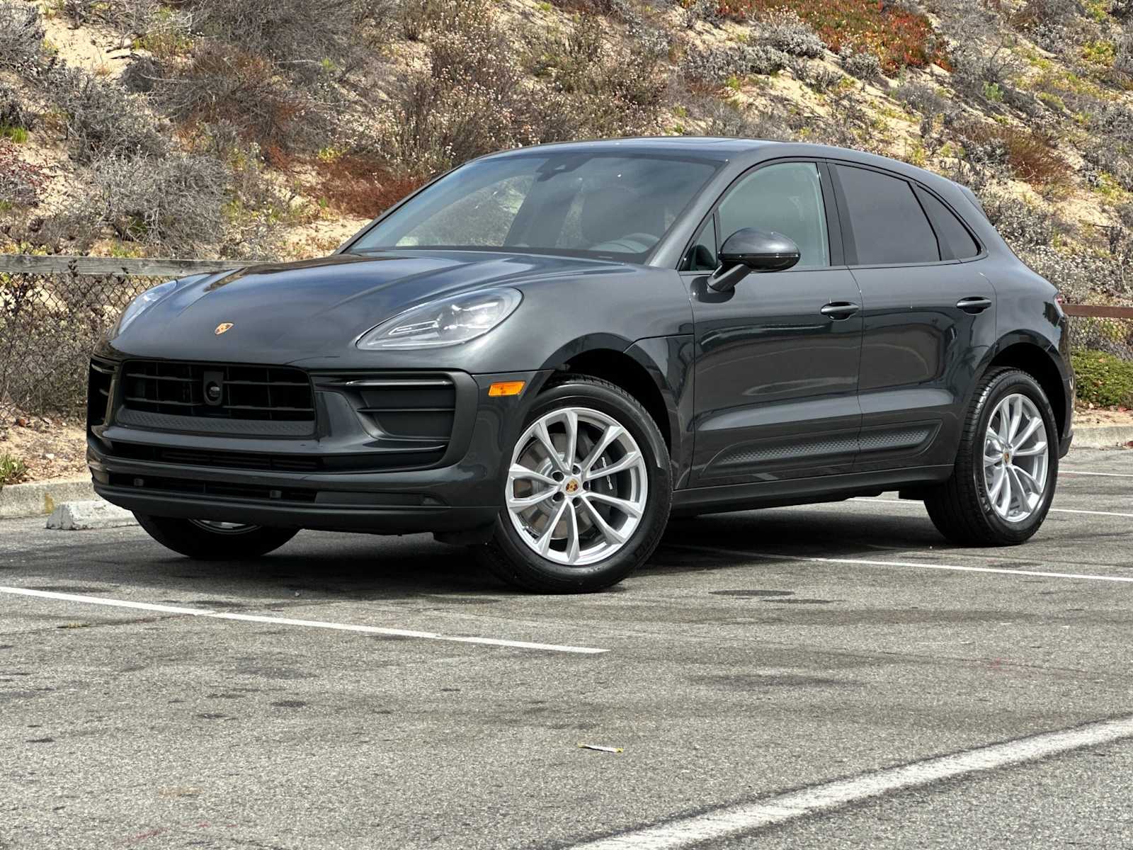 Thumbnail: 2025 Porsche Macan - 1