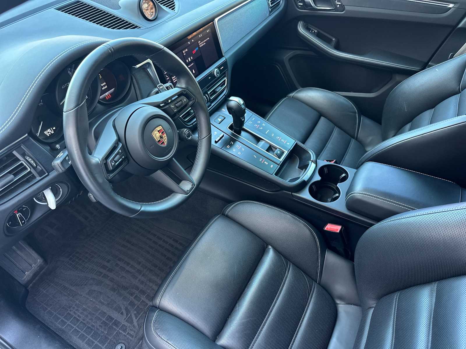 Thumbnail: 2024 Porsche Macan - 4