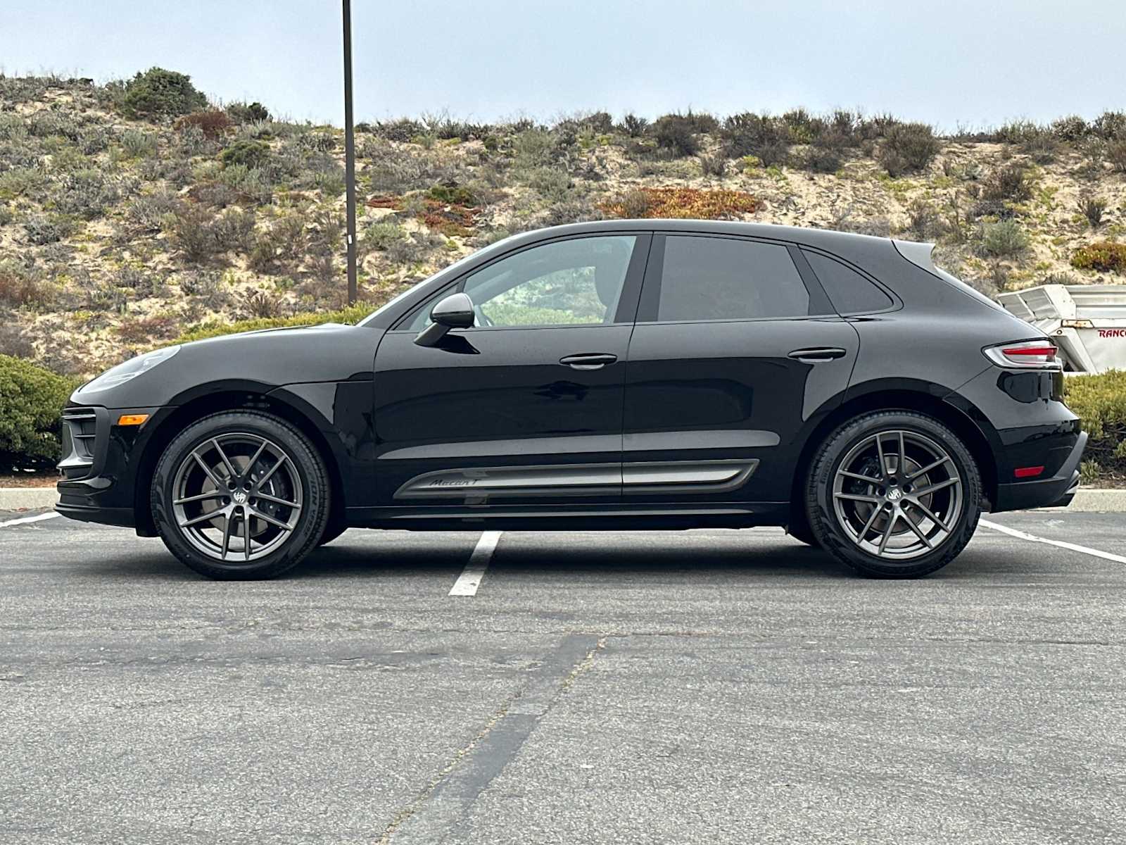 Thumbnail: 2025 Porsche Macan - 2