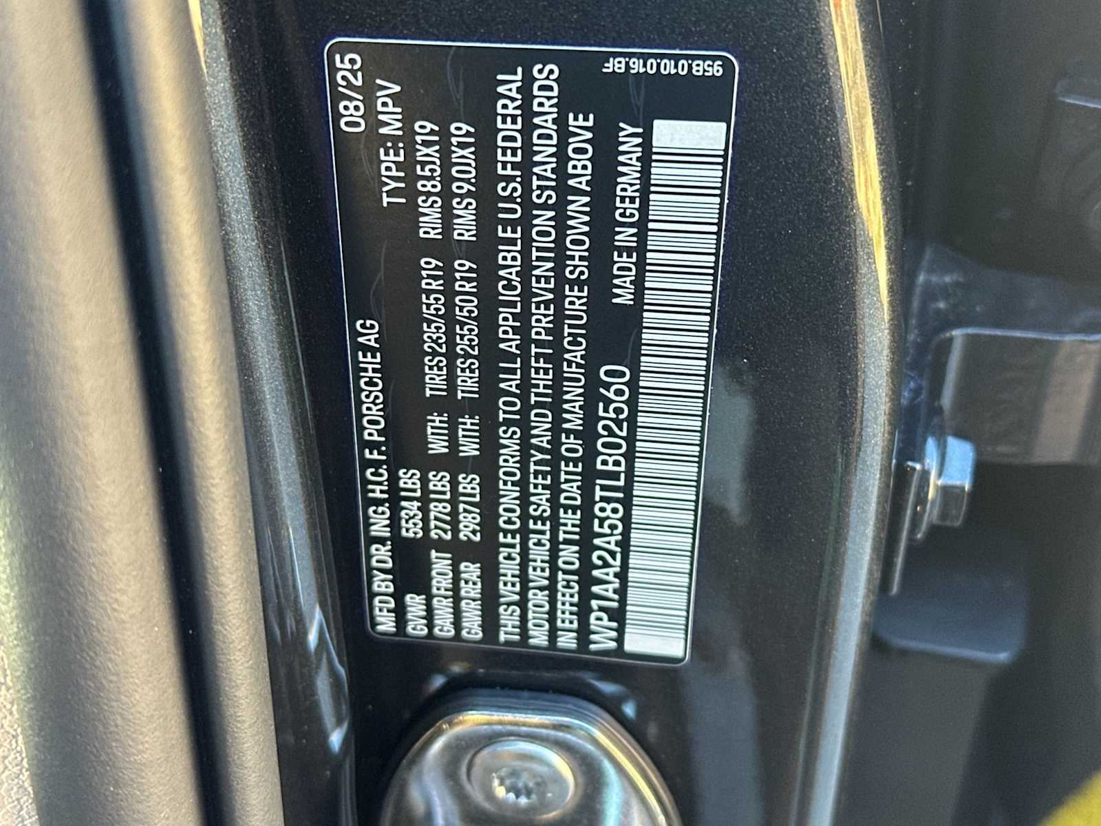 Thumbnail: 2026 Porsche Macan - 31