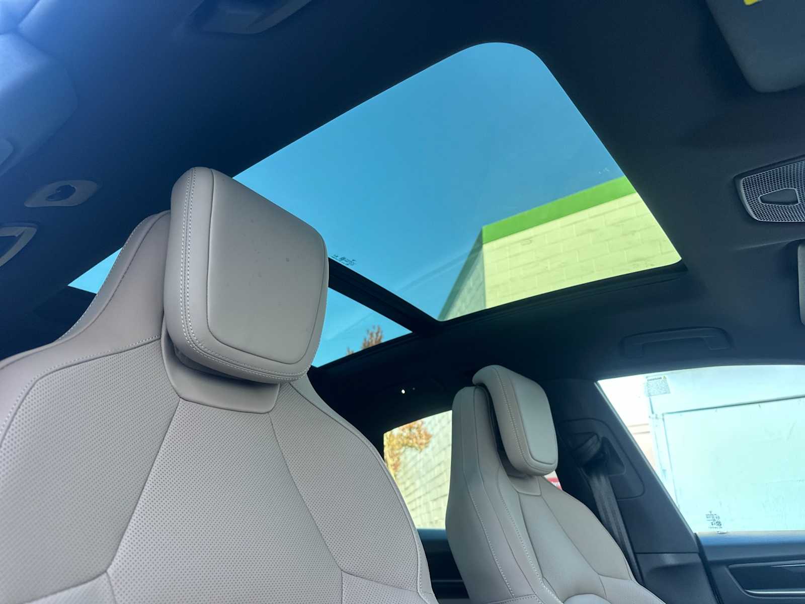 Thumbnail: 2025 Porsche Macan - 18