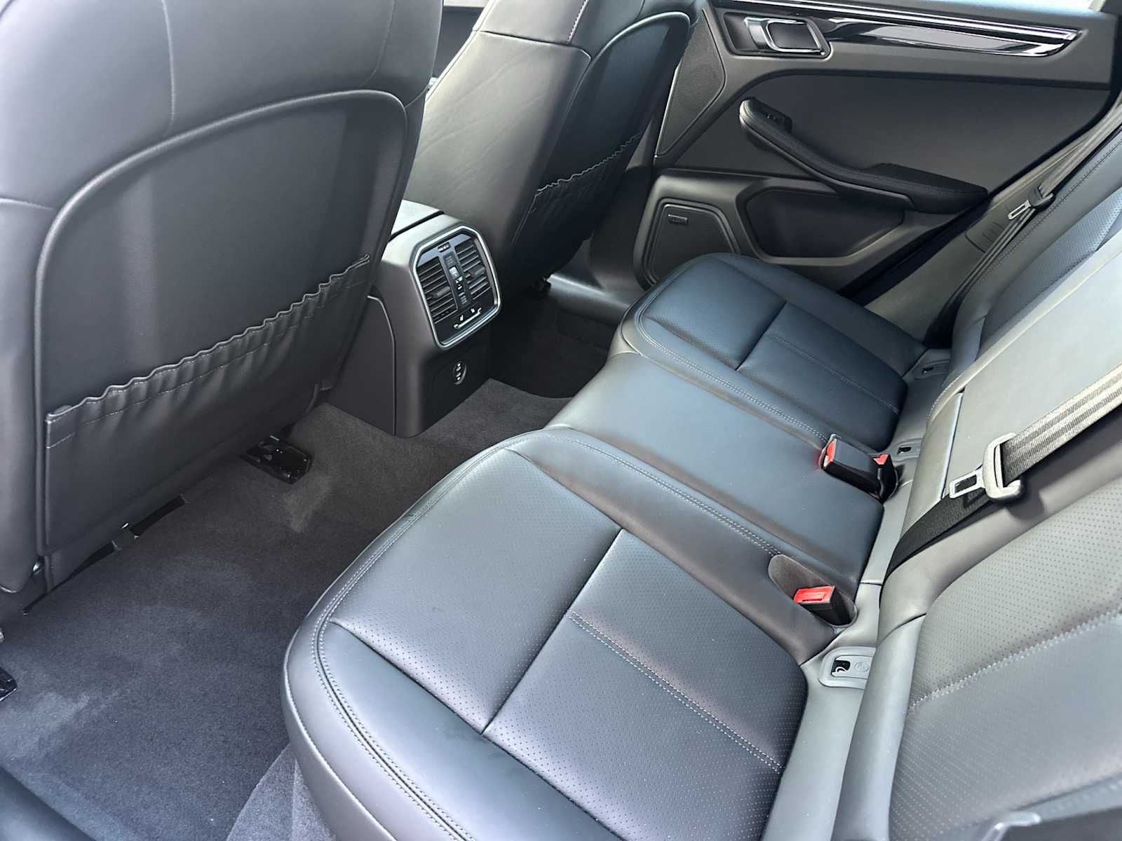 Thumbnail: 2026 Porsche Macan - 14