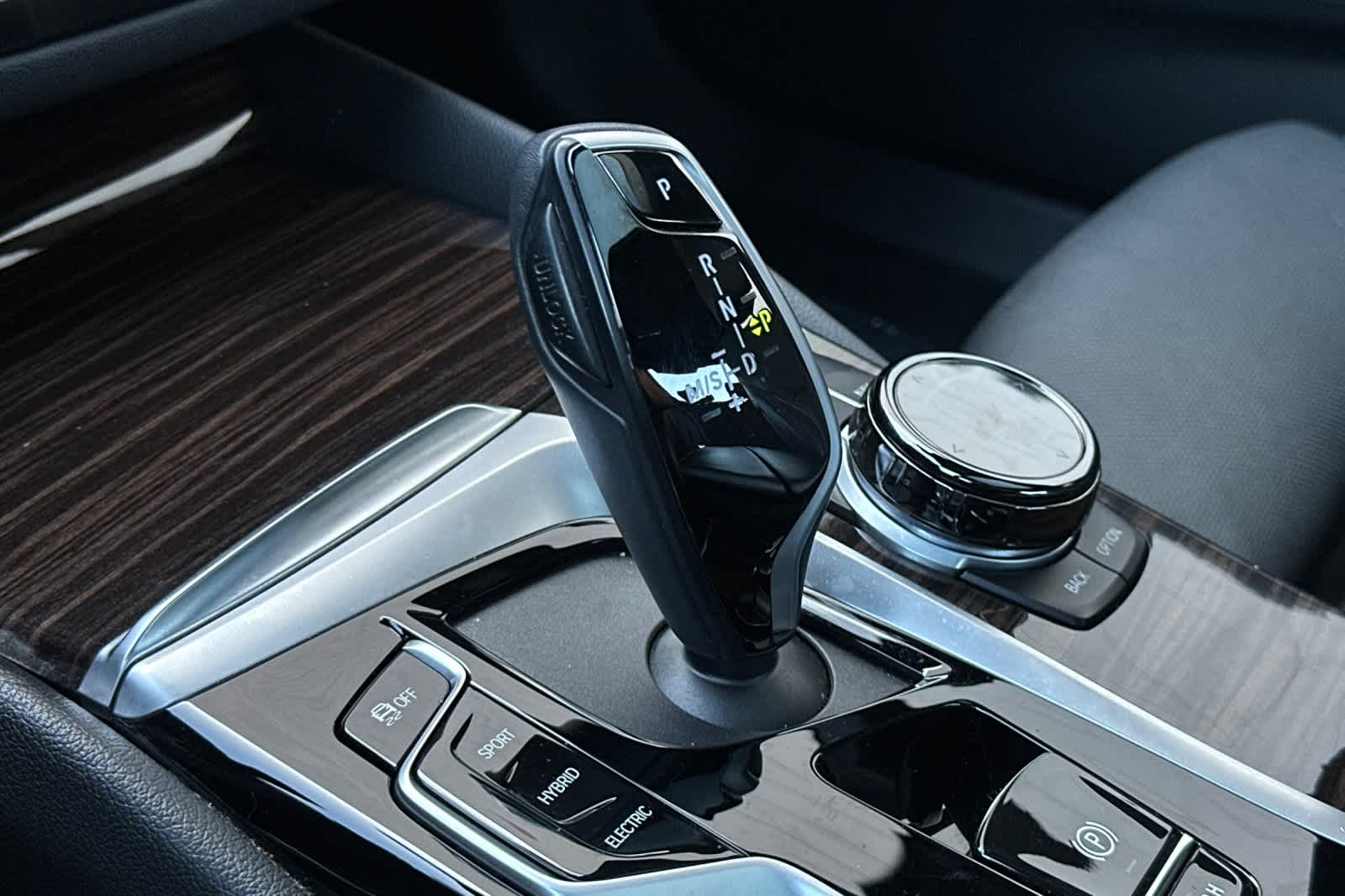 Thumbnail: 2022 BMW 5 Series - 24