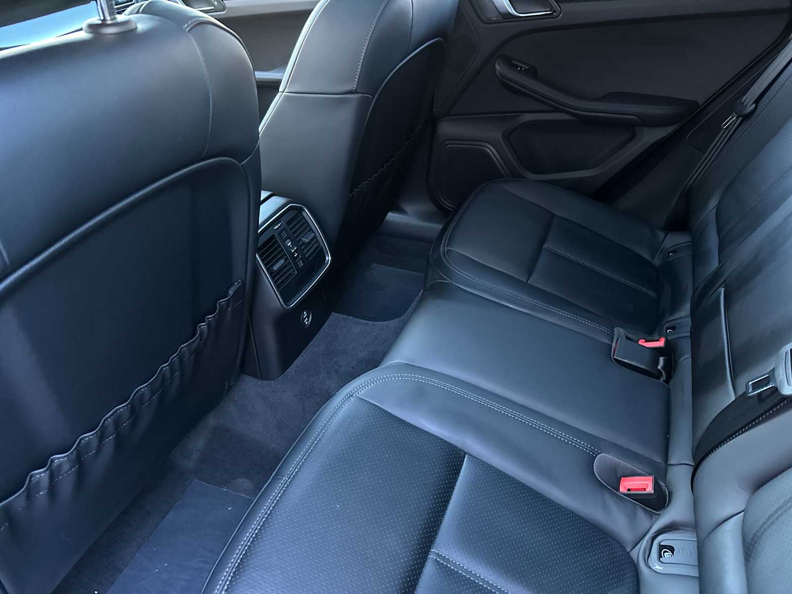 Thumbnail: 2024 Porsche Macan - 14