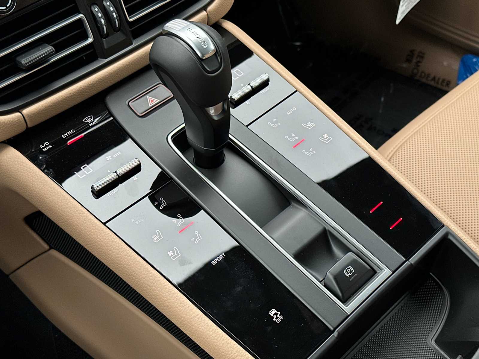 Thumbnail: 2025 Porsche Macan - 21