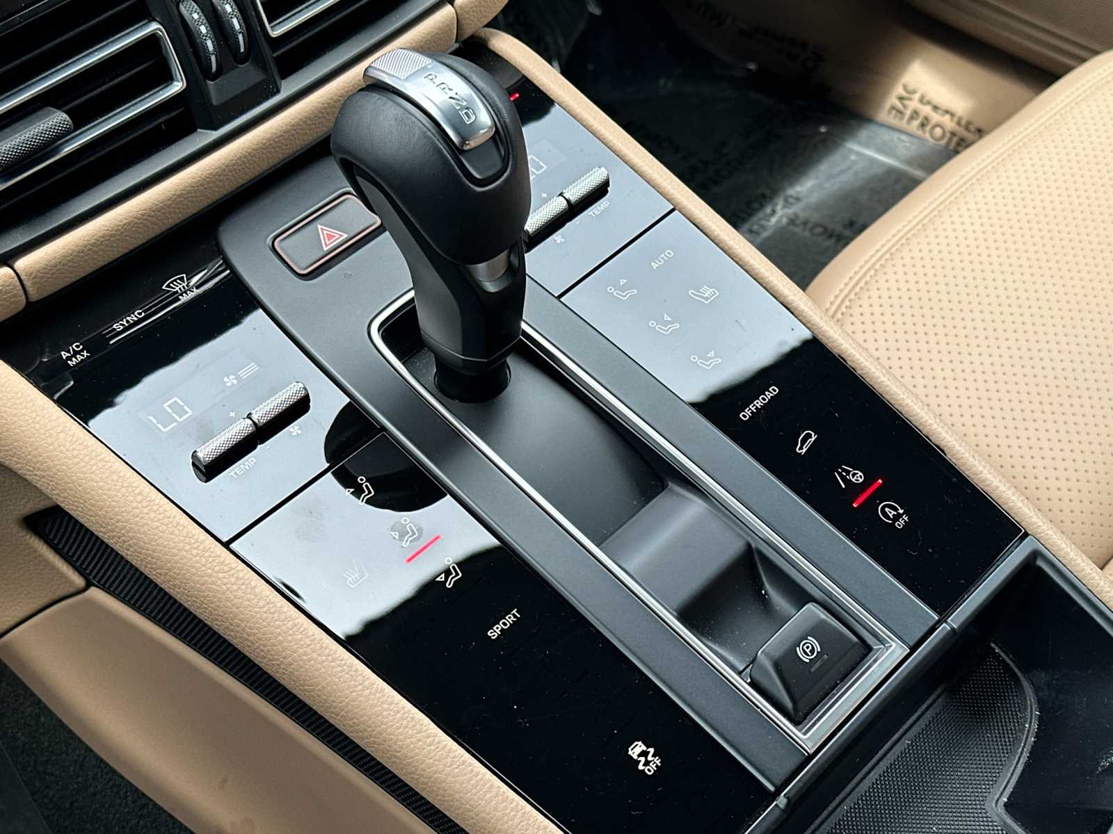 Thumbnail: 2025 Porsche Macan - 21