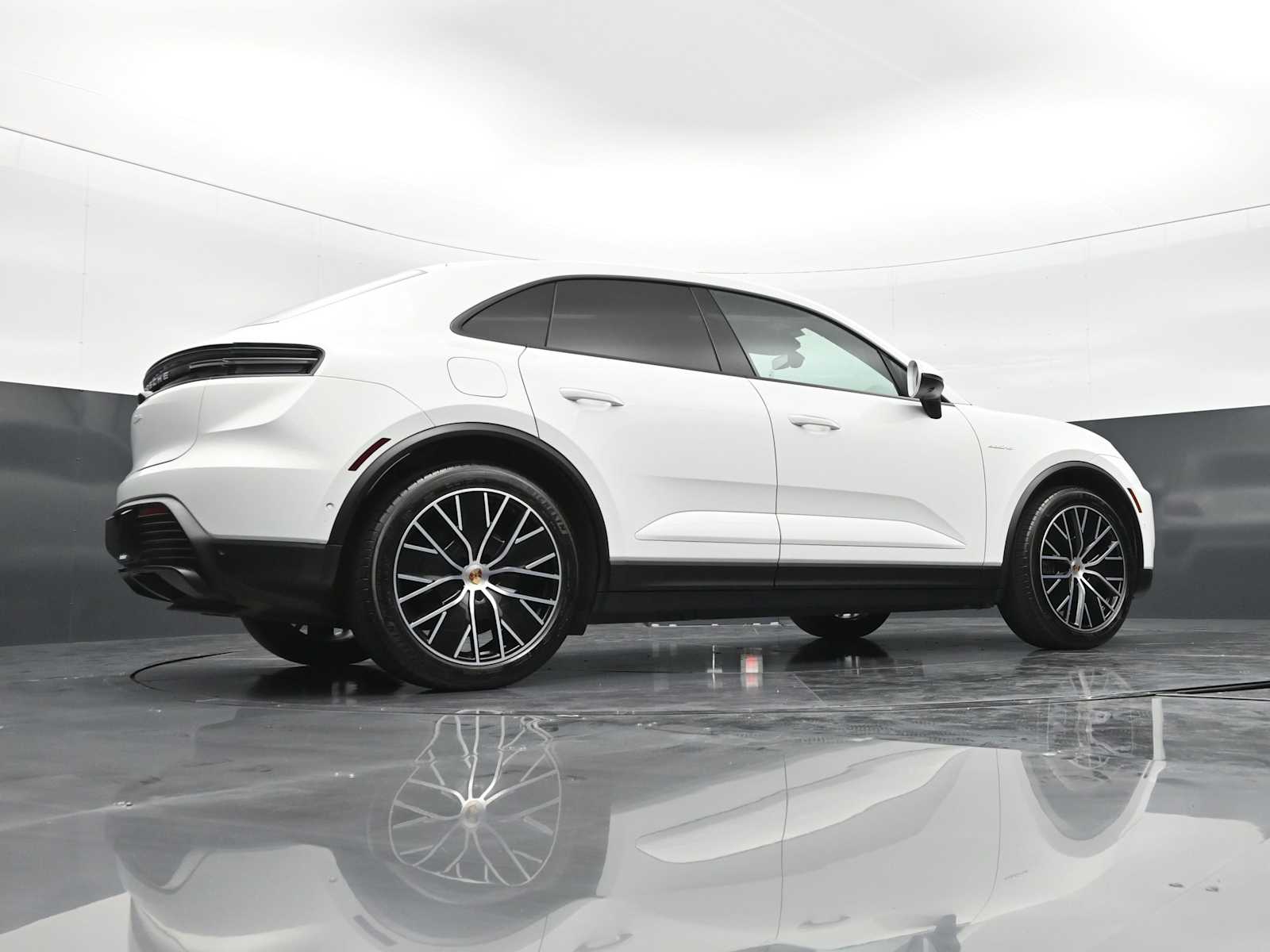 Thumbnail: 2025 Porsche Macan - 41